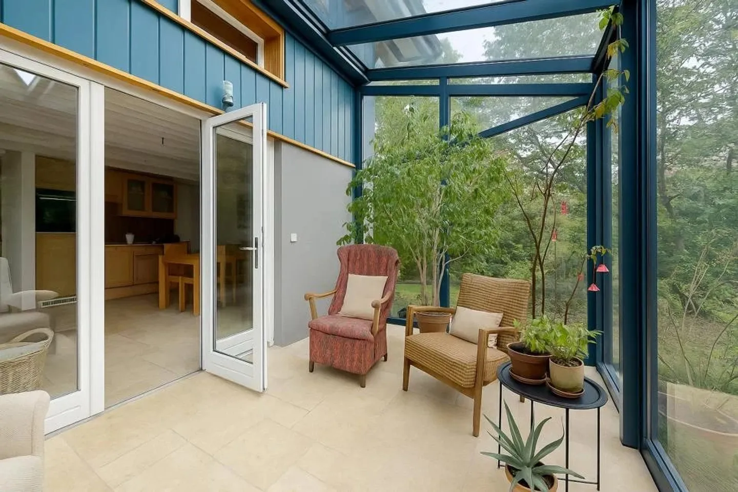 Charming individual villa in the heart of a renovated historic estate - Photo 3 of 8