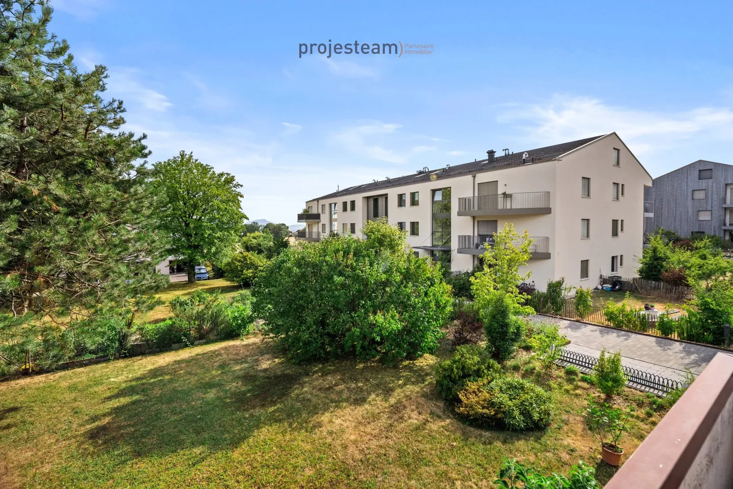 Apartment with fireplace, carefully renovated, large south-facing balcony, in a green and family-friendly setting - Photo 11 of 13