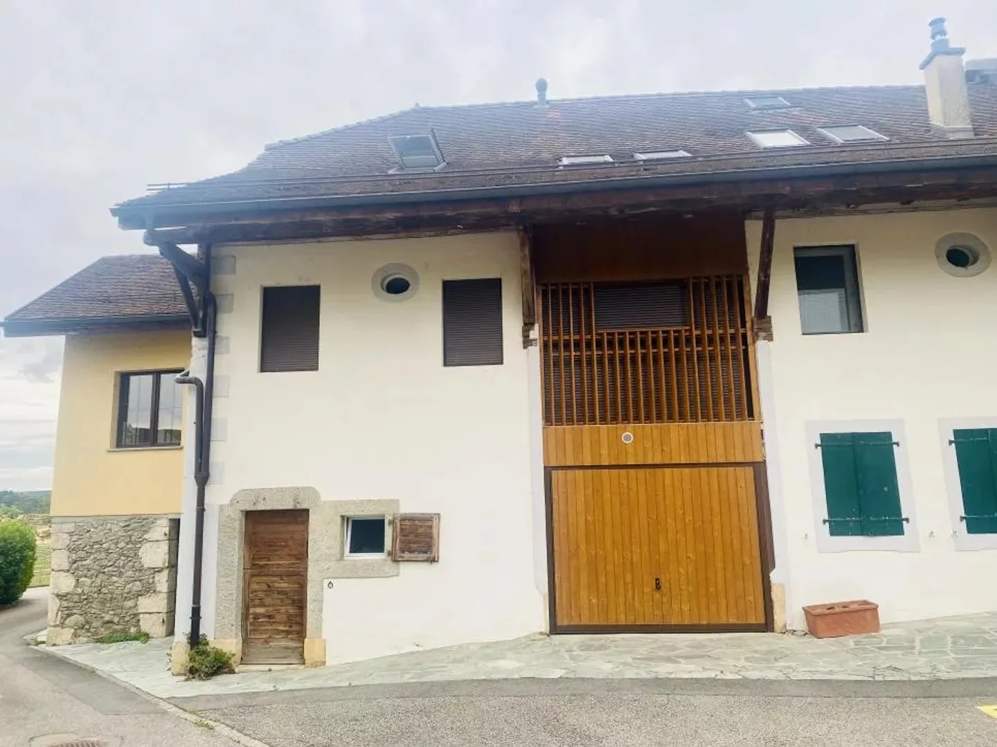 In affitto ad Aclens – Superbo appartamento 2.5 con soppalco – Un gioiello nel cuore di un villaggio tranquillo, a 10 minuti da Morges - Foto 3 di 11