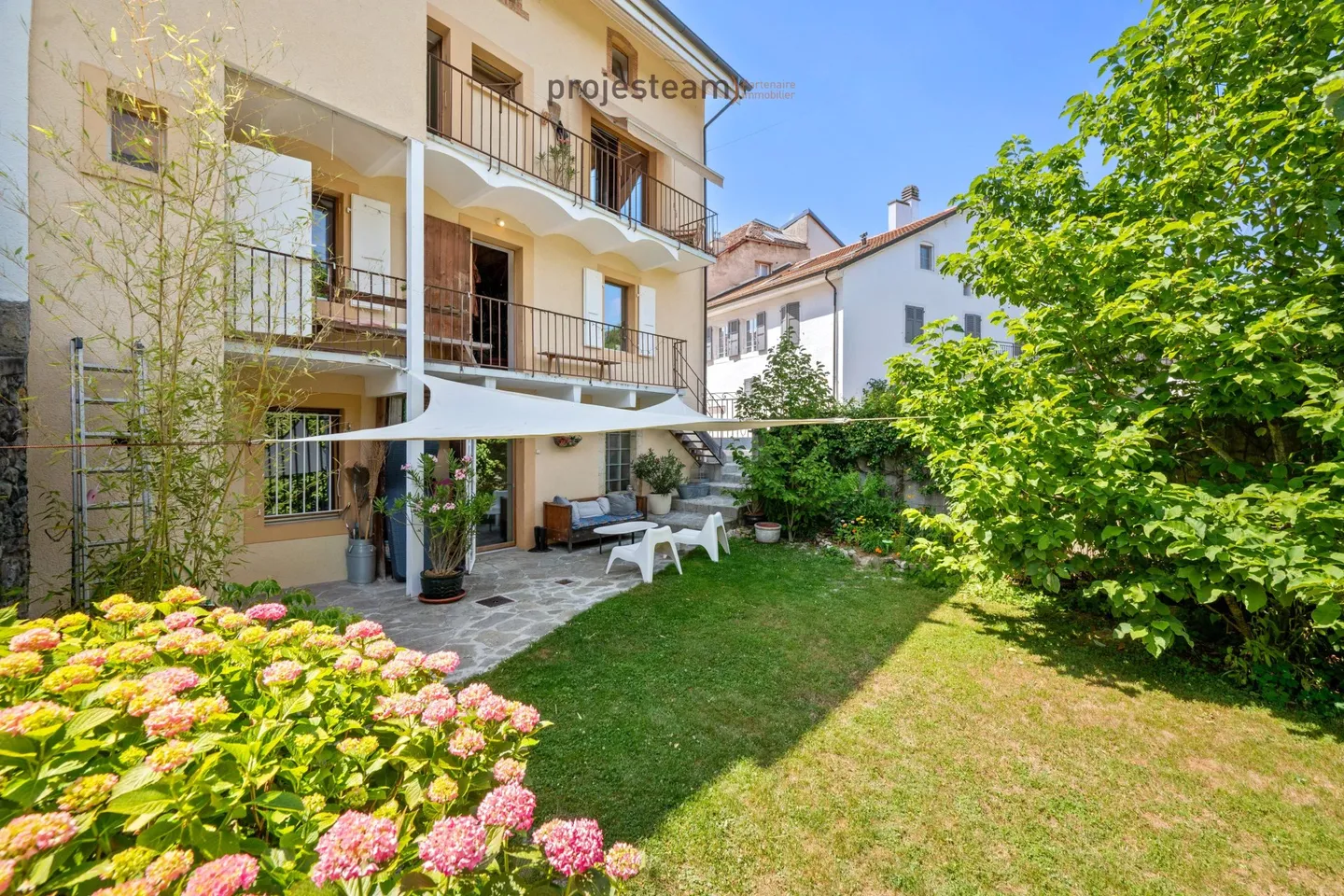 Maison de village de caractère de 4 étages – 320 m² habitables sur 1'815 m² de terrain - Foto 1 di 13