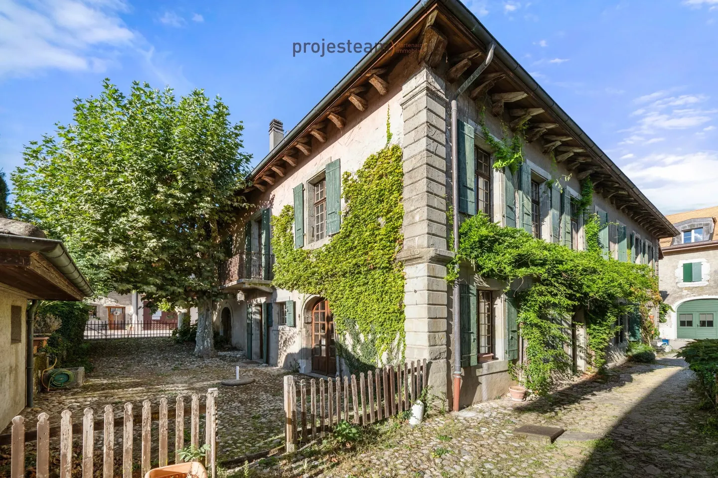 UNE DEMEURE HISTORIQUE DE 1750 AU CHARME INTEMPOREL - Photo 1 sur 13