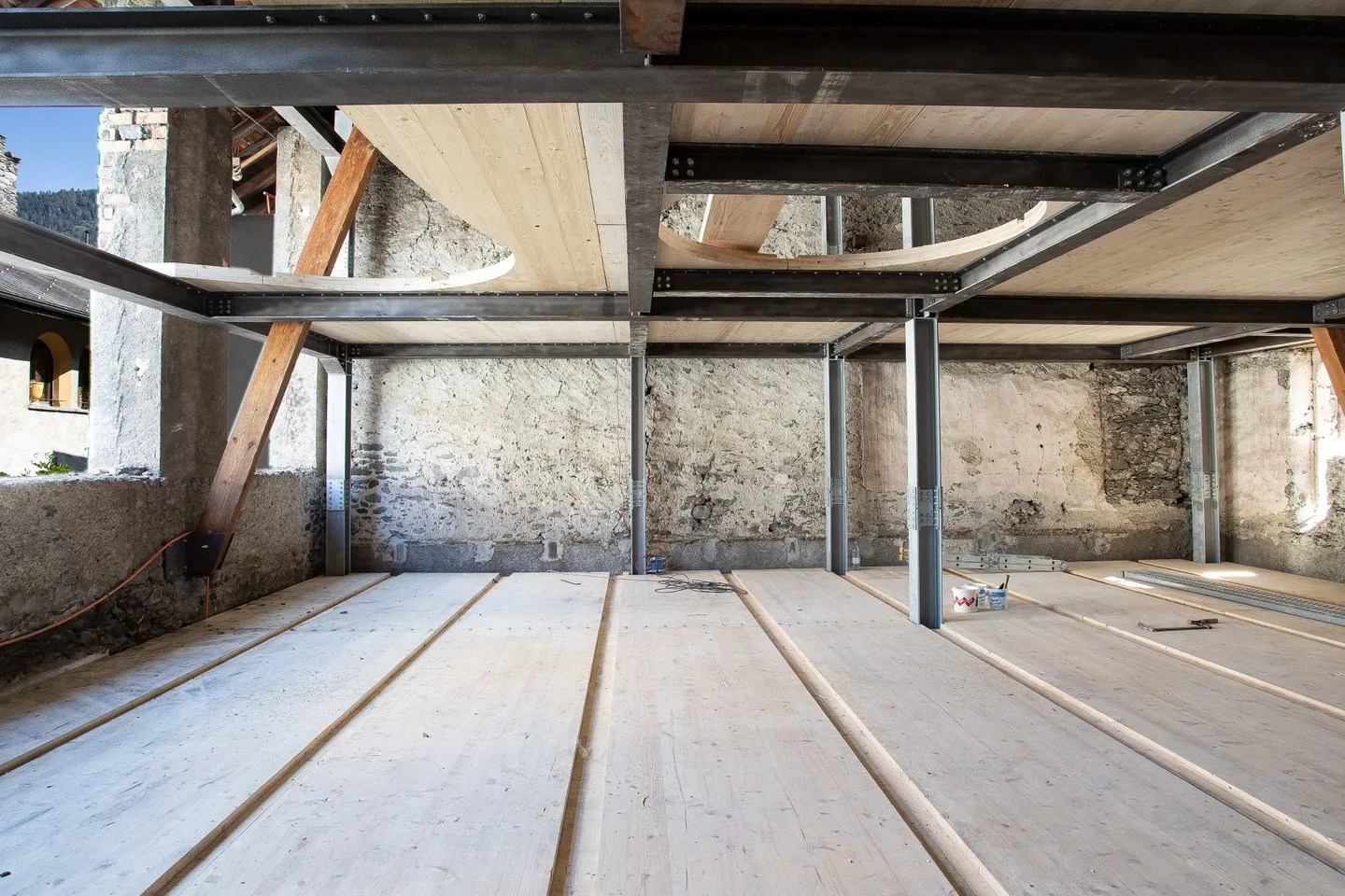 Village house 7.5 rooms in Saint-Pierre-de-Clages of 237 m2 - Photo 5 of 9