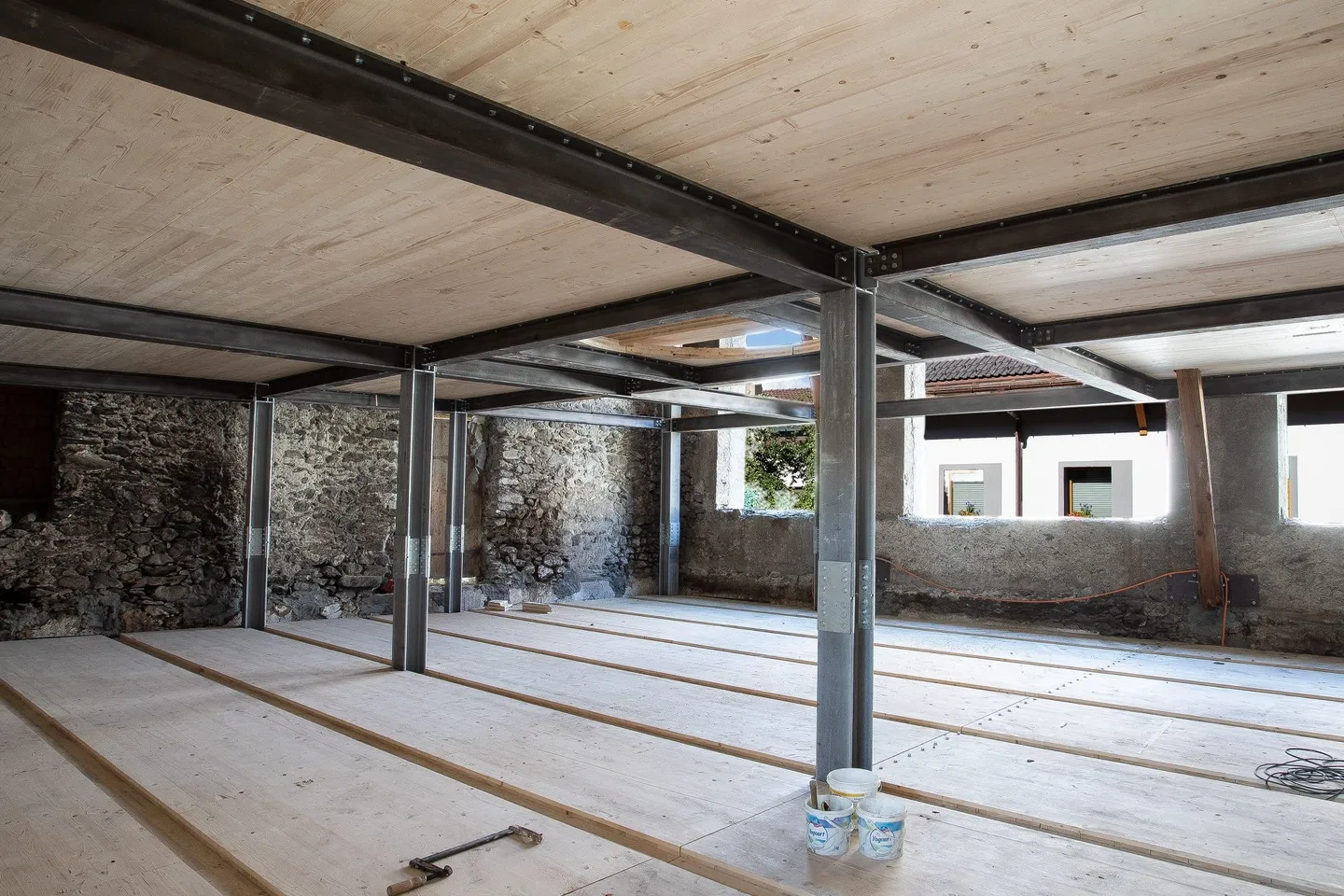 Village house 7.5 rooms in Saint-Pierre-de-Clages of 237 m2 - Photo 4 of 9