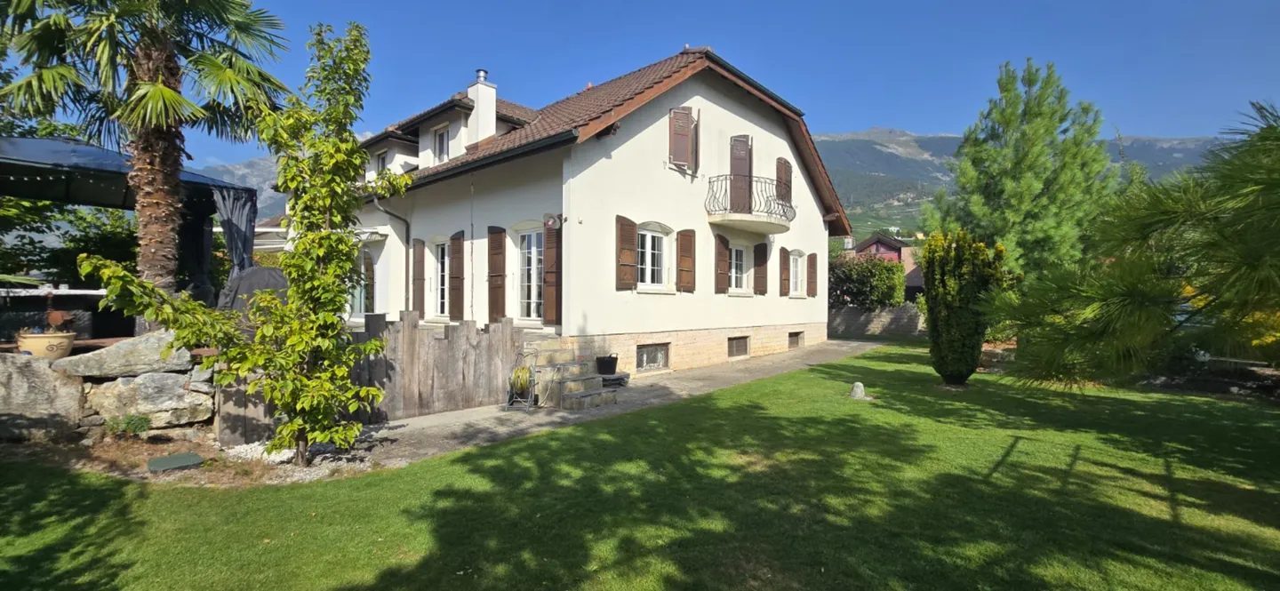 Villa gemella unica ristrutturata di 7,5 stanze di 375m2 a Conthey - Foto 1 di 13