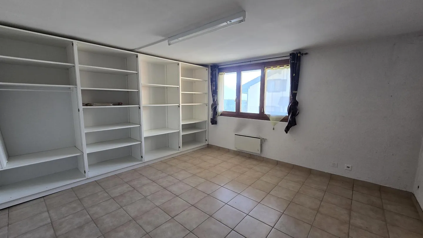 Spaziosa villa con 7,5 stanze di 200m2 netti su un terreno di 845m2 a Savièse - Foto 10 di 13