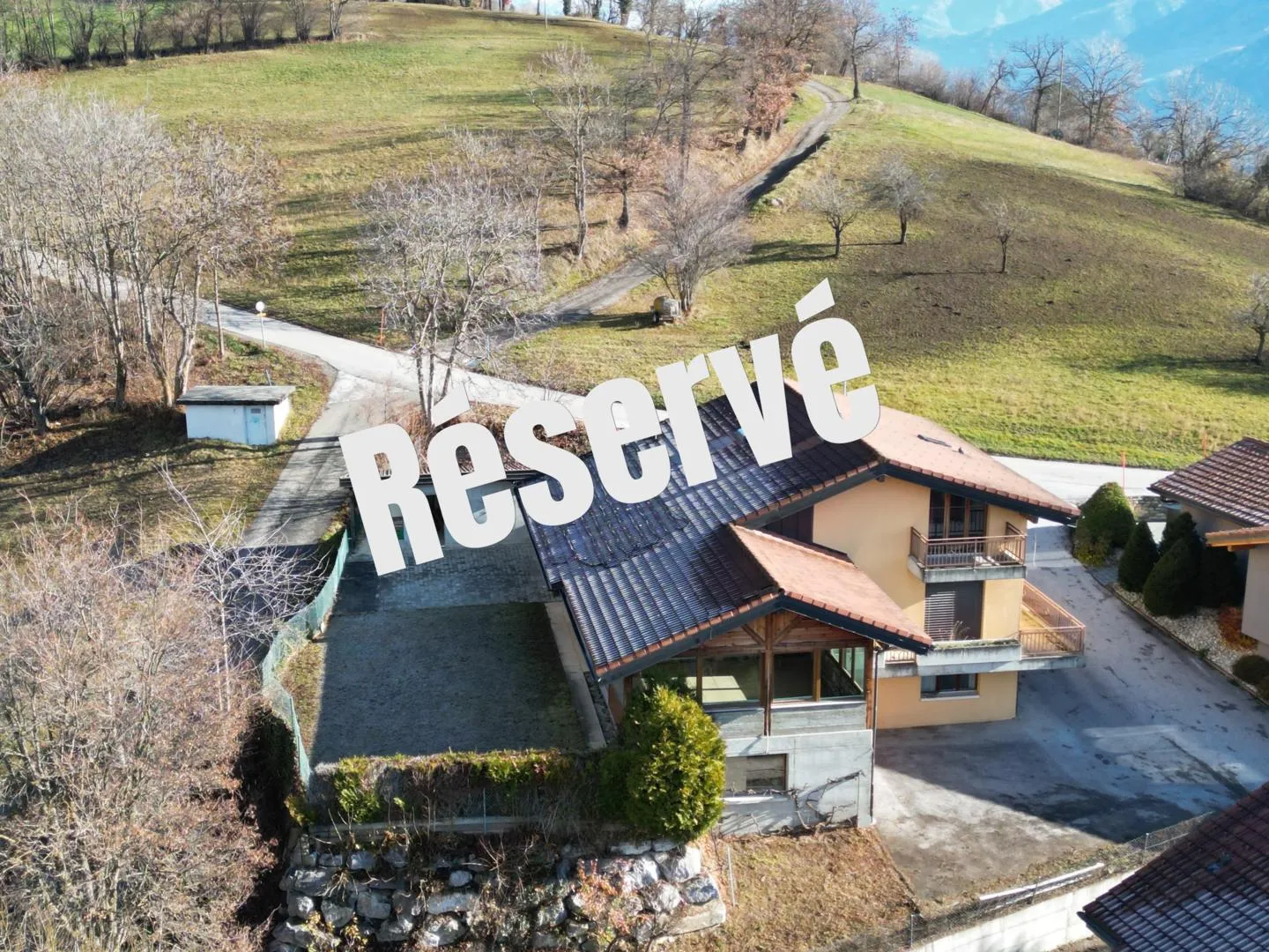 Spaziosa villa con 7,5 stanze di 200m2 netti su un terreno di 845m2 a Savièse - Foto 1 di 13