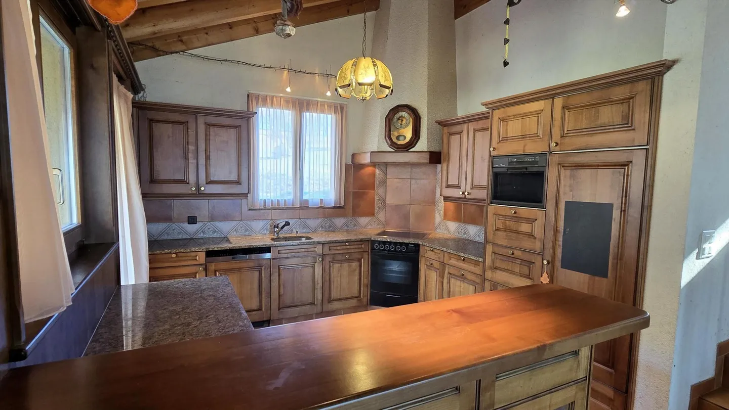 Spaziosa villa con 7,5 stanze di 200m2 netti su un terreno di 845m2 a Savièse - Foto 6 di 13