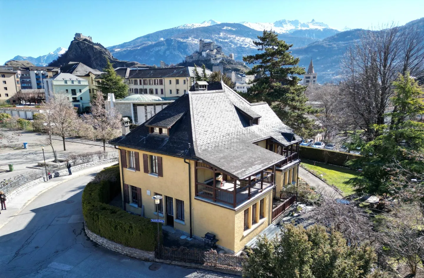 Villa de Maître 8.5 pièces de 712m2 au coeur de Sion - Photo 1 of 13