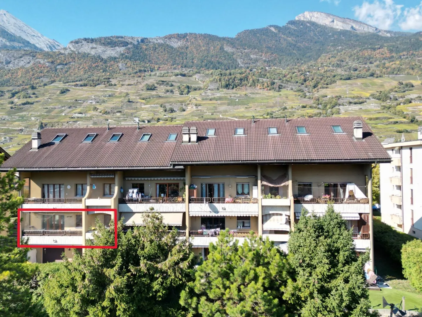 Appartement 4.5 pièces lumineux traversant rénové à Vétroz - Photo 1 of 13