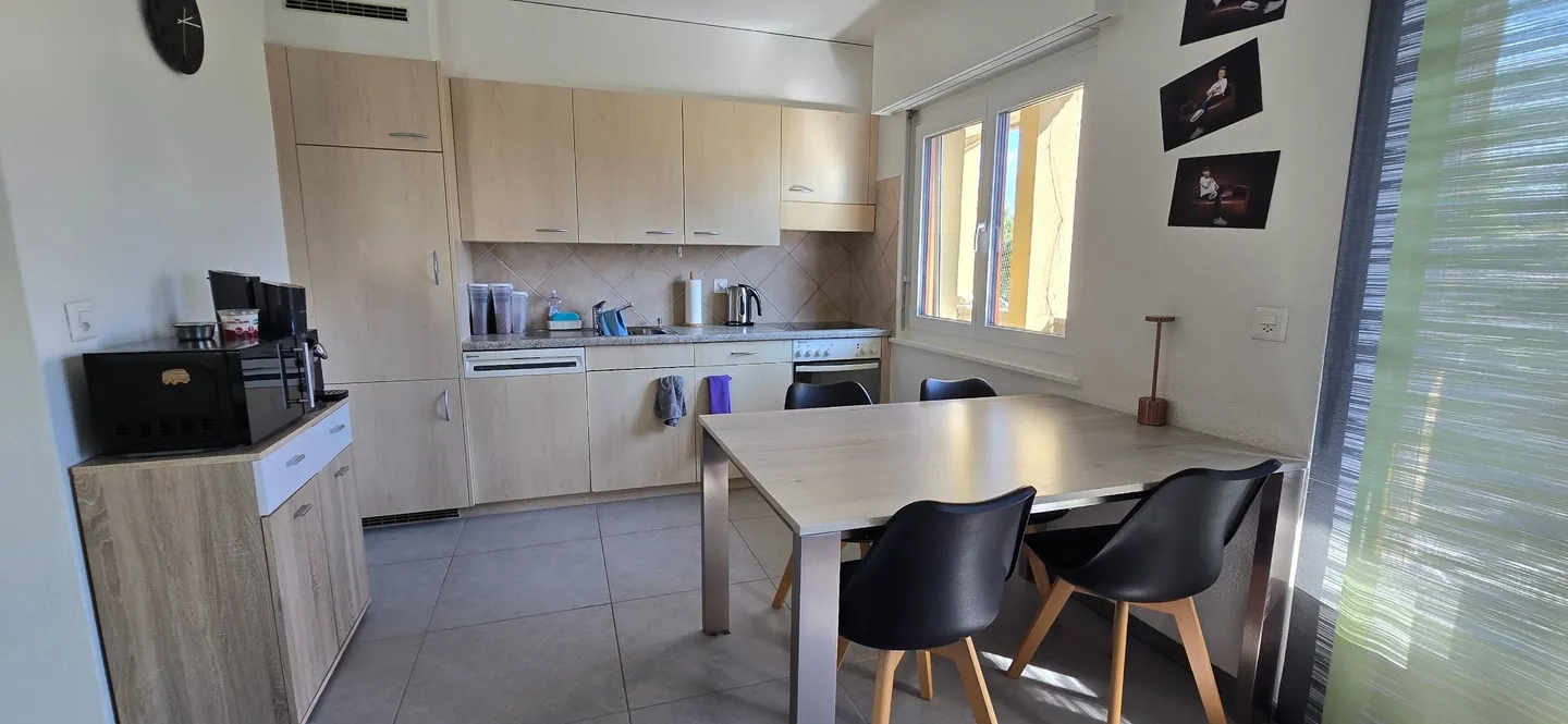 Appartement 4.5 pièces lumineux traversant rénové à Vétroz - Photo 2 of 13