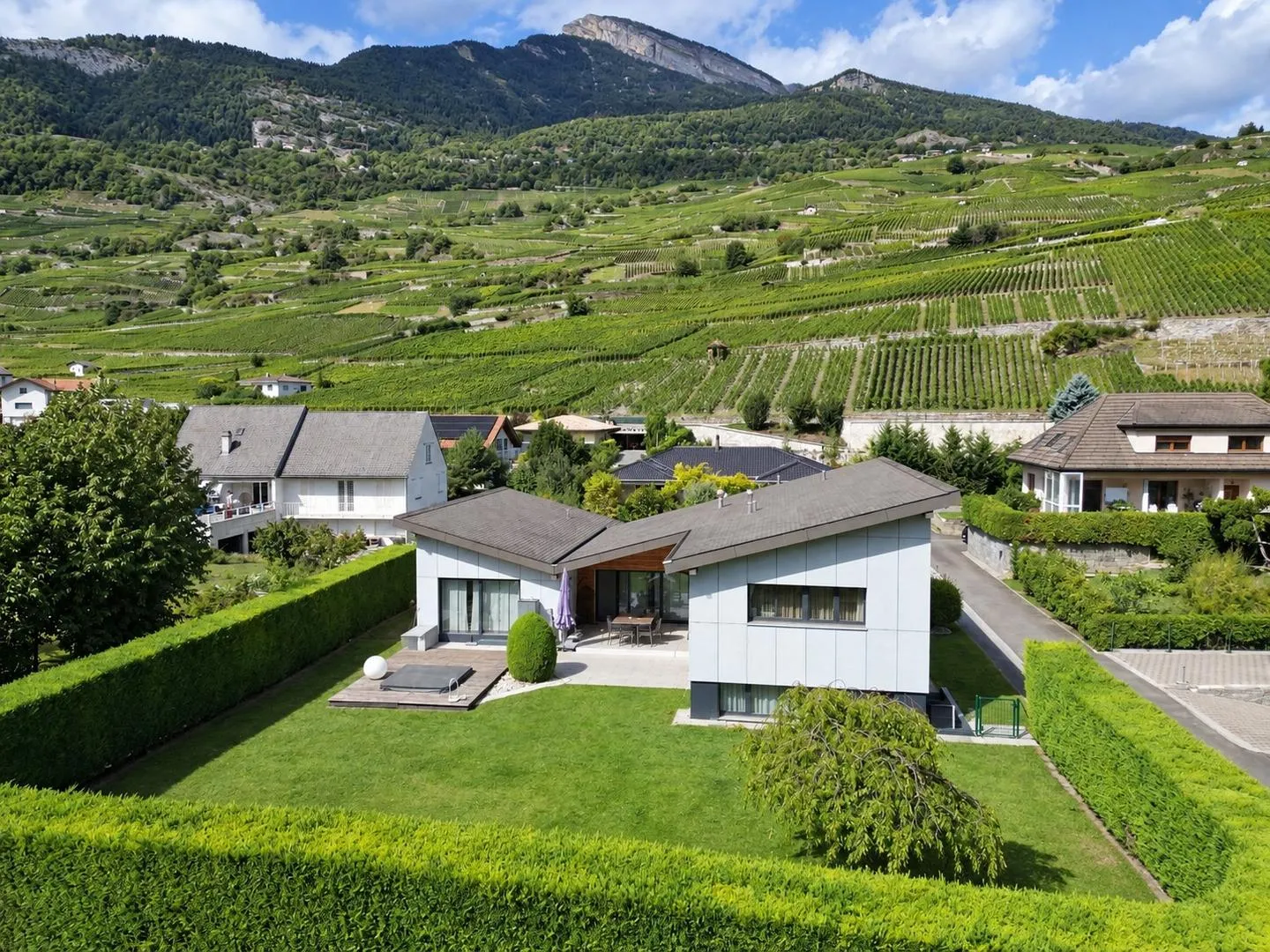 Spacieuse Villa 5,5 p. avec app. 2,5 p. de 241m2 à Vétroz - Photo 1 of 13