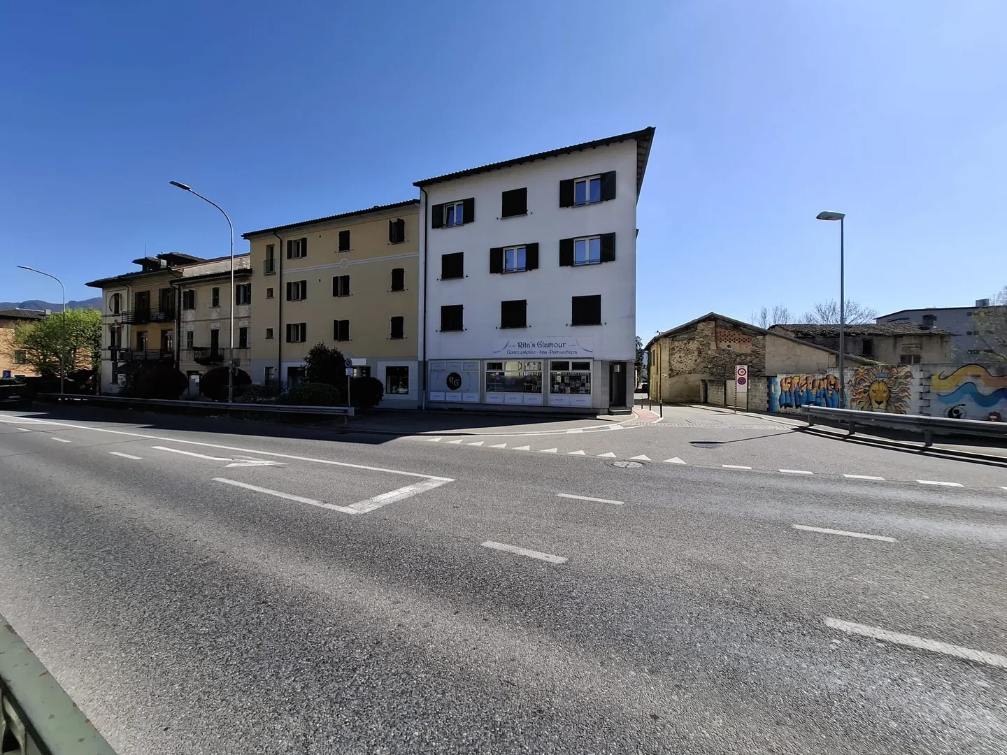 Fantastic property in Magliaso, Canton Ticino - Income-generating building - Photo 4 of 5