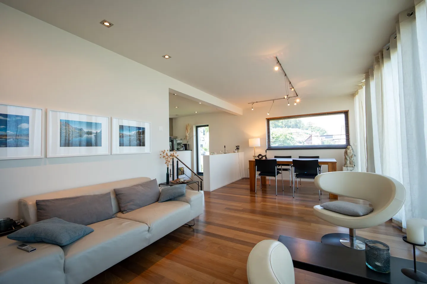 Dreamlike 4-Room Apartment with Lake View in Berlingen - Photo 4 of 13