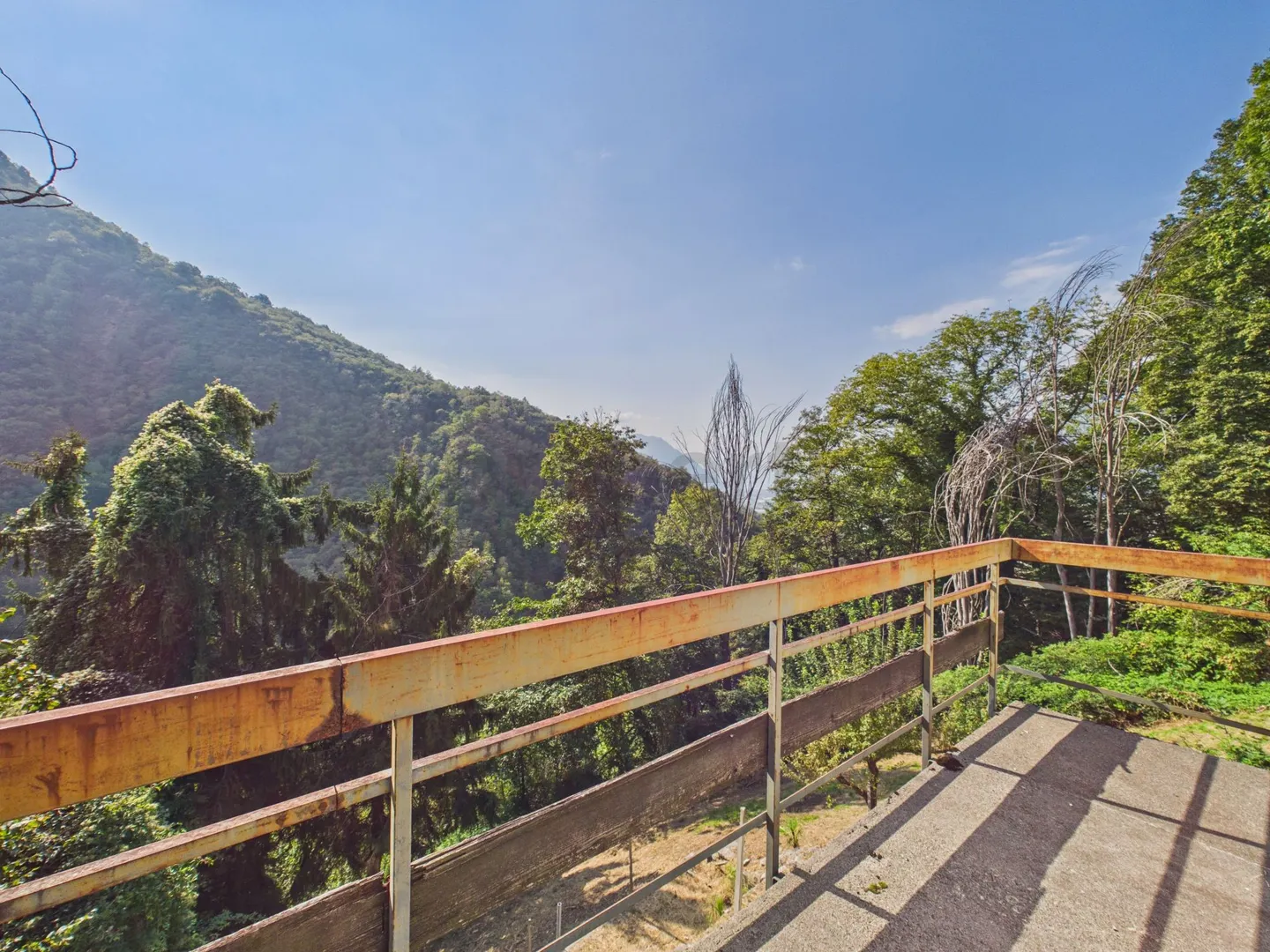 Stunning View over the Morobbia Valley, Garden with Pergola & Renovation Potential! - Photo 8 of 12