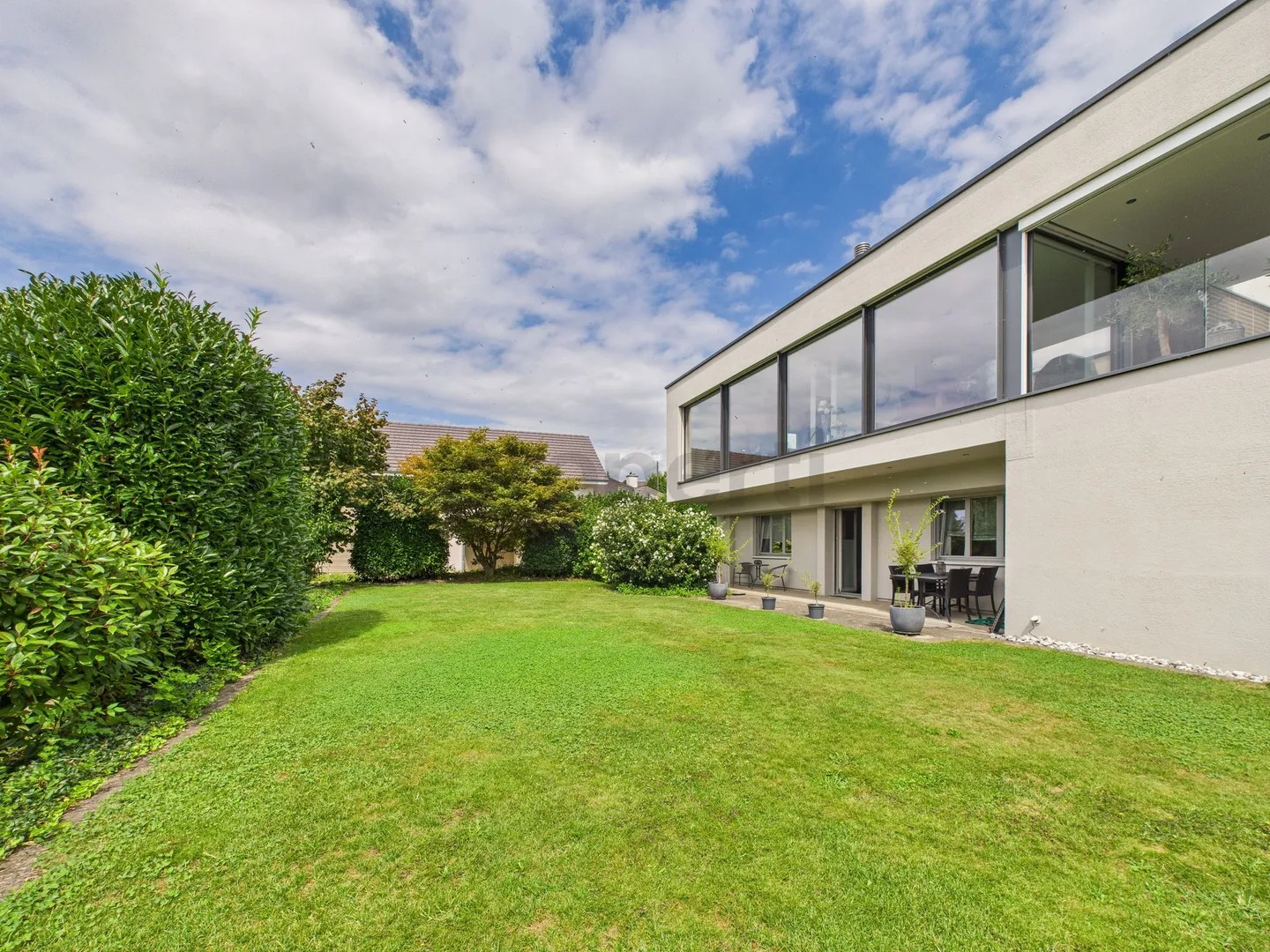 Charming 2.5-room apartment with garden seating area in Niederlenz, AG - Photo 8 of 9