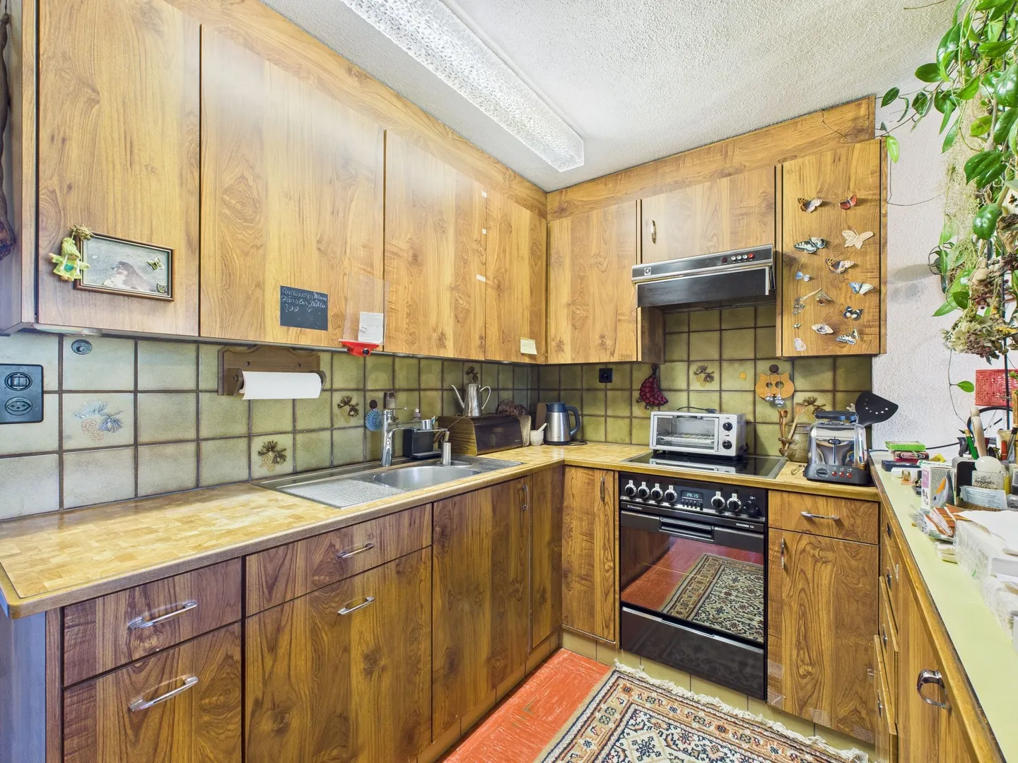 Idyllic End Row House with Great Potential - Photo 6 of 12