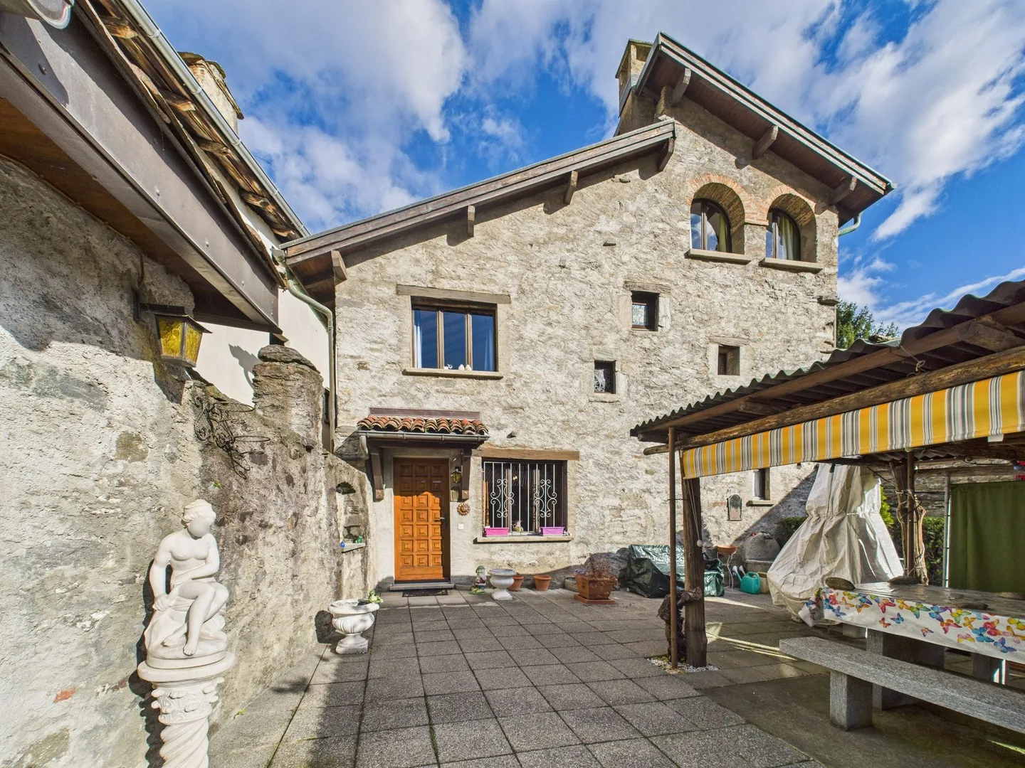 Affascinante rustico a Monteceneri - Foto 2 di 13