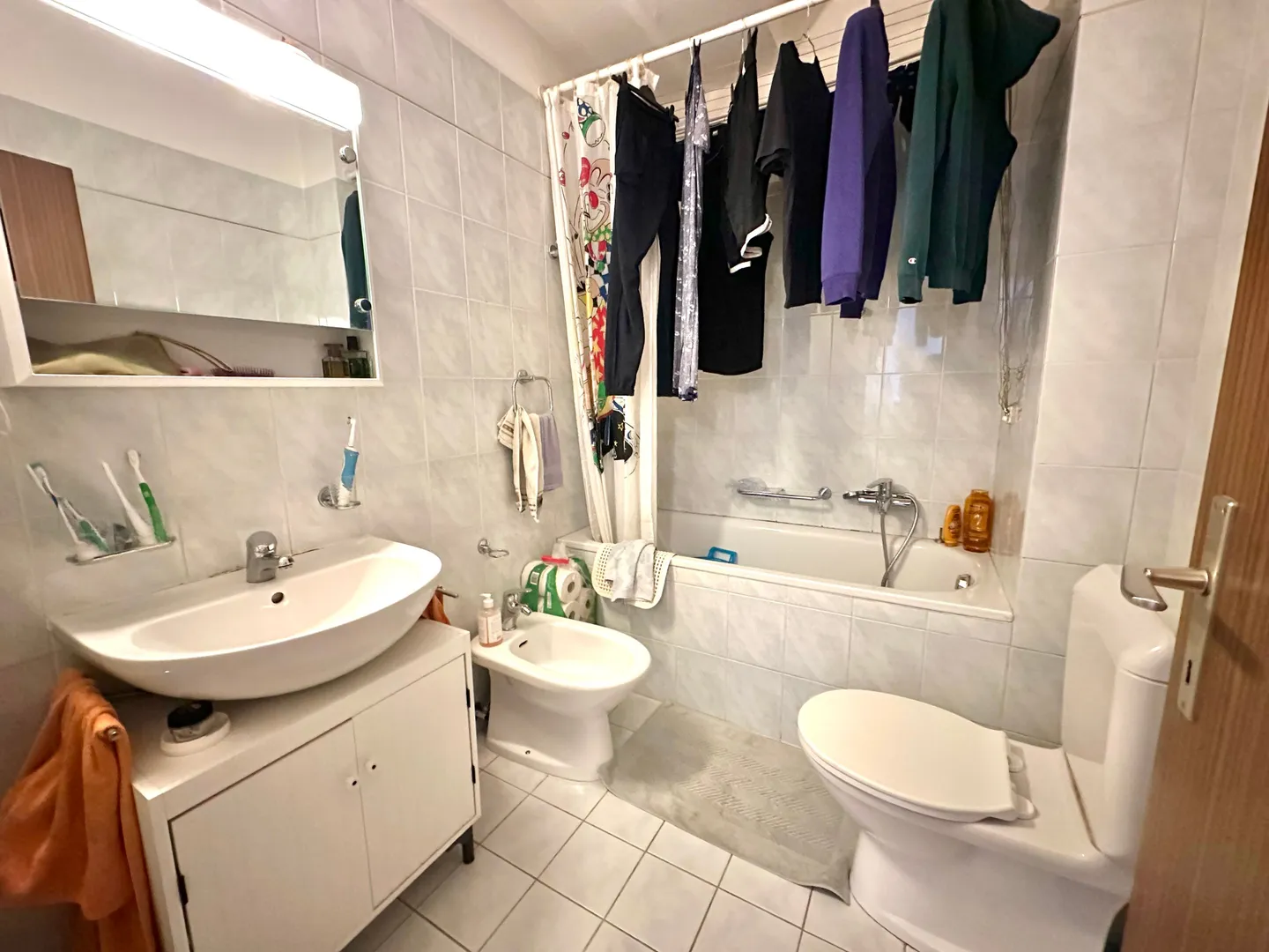 Spazioso appartamento di 3.5 locali molto centrale con balcone a Lugano - Foto 6 von 10