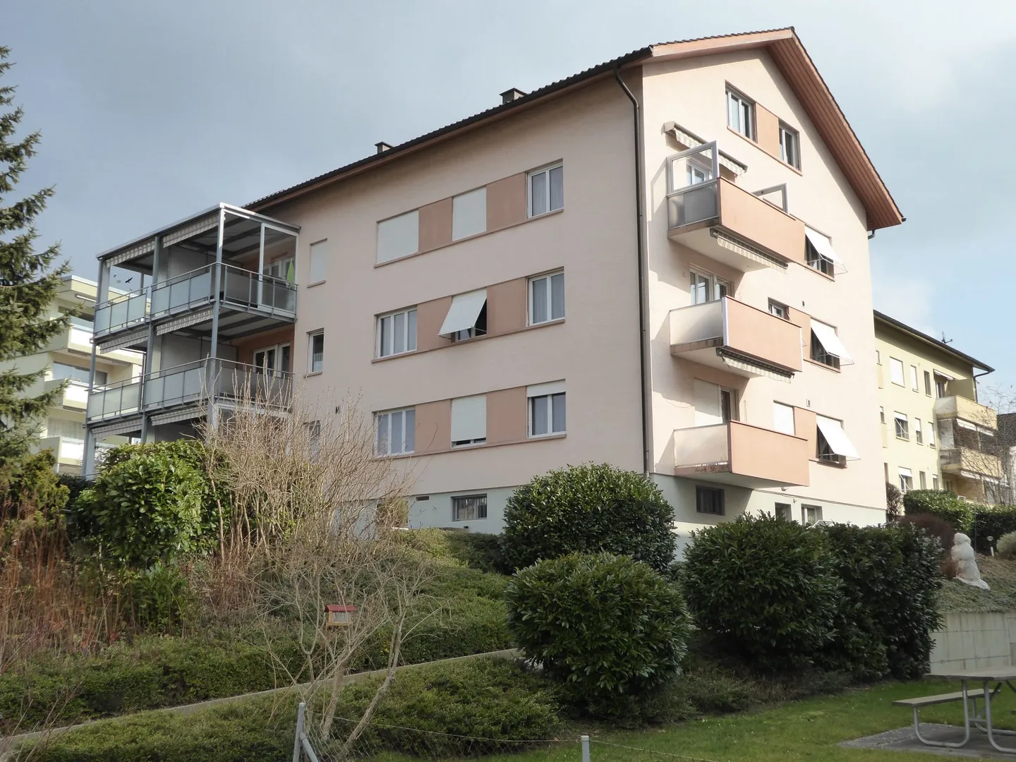 Charmante appartement sous les combles de 2,5 pièces à Lyss - Photo 1 sur 8