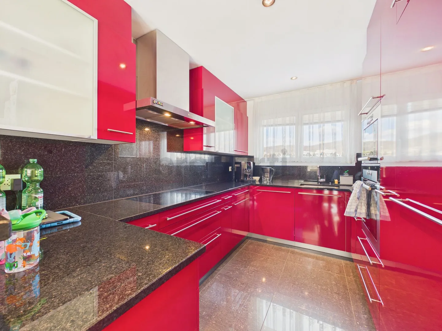 Charming 6.5-room detached house with garden in Oftringen - Photo 4 of 10