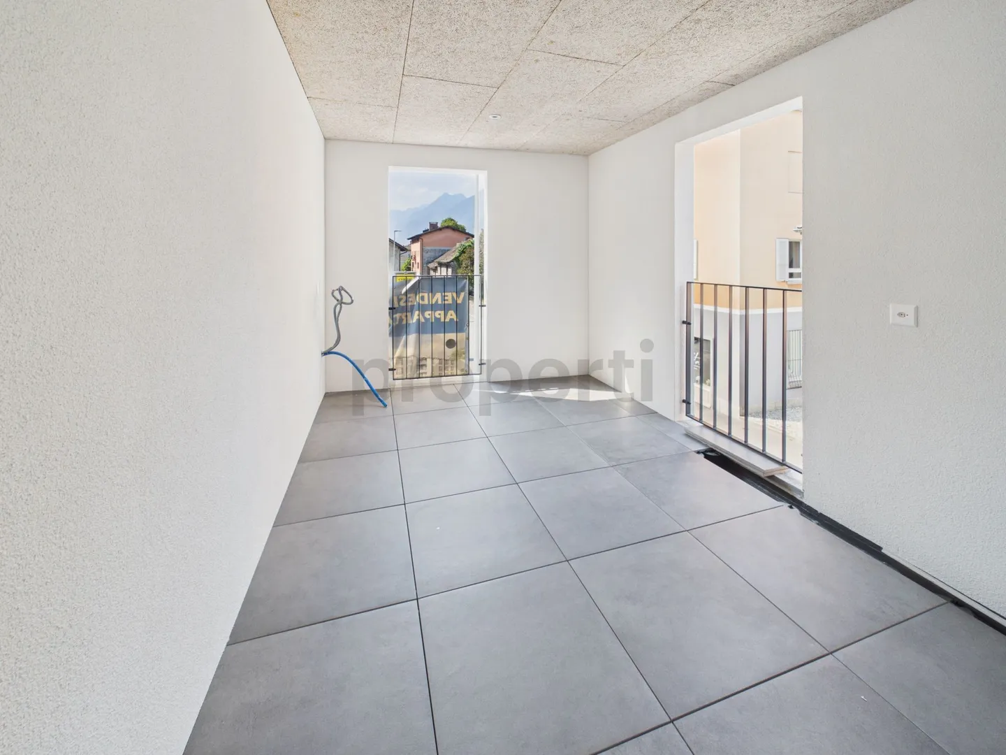 Attique moderne de 2.5 pièces avec ascenseur et place de parking, Biasca - Photo 5 sur 13