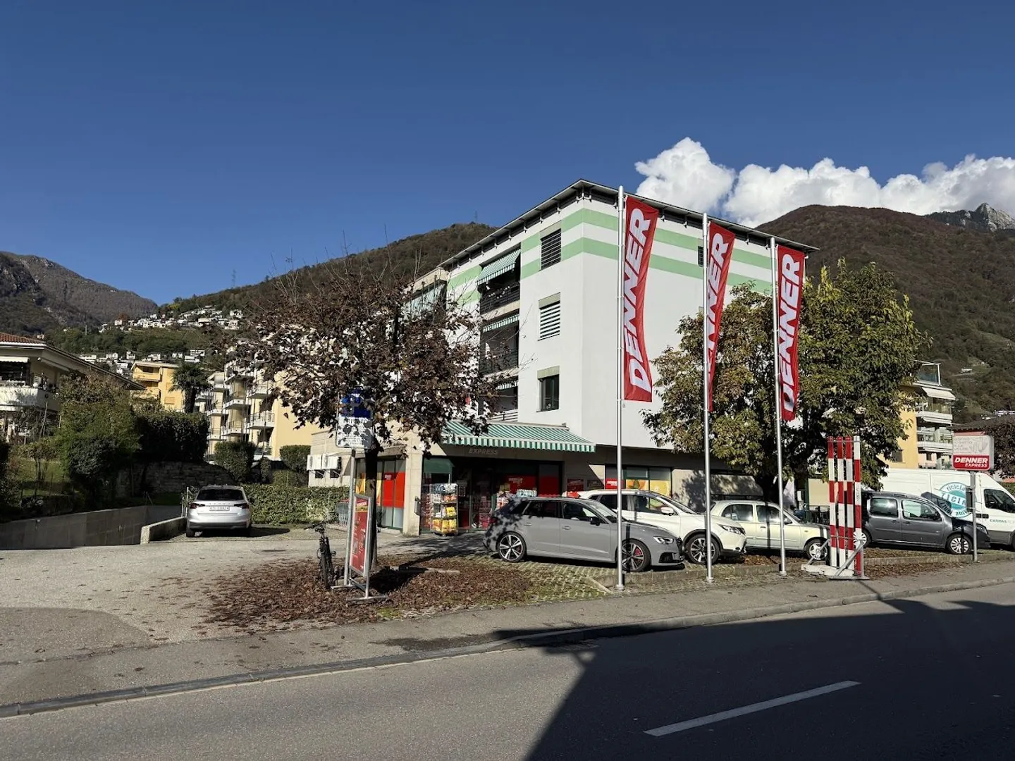 Investment Opportunity in Tenero-Contra: Residential Building with 7 Apartments and Income-Generating Commercial Space - Photo 1 of 12