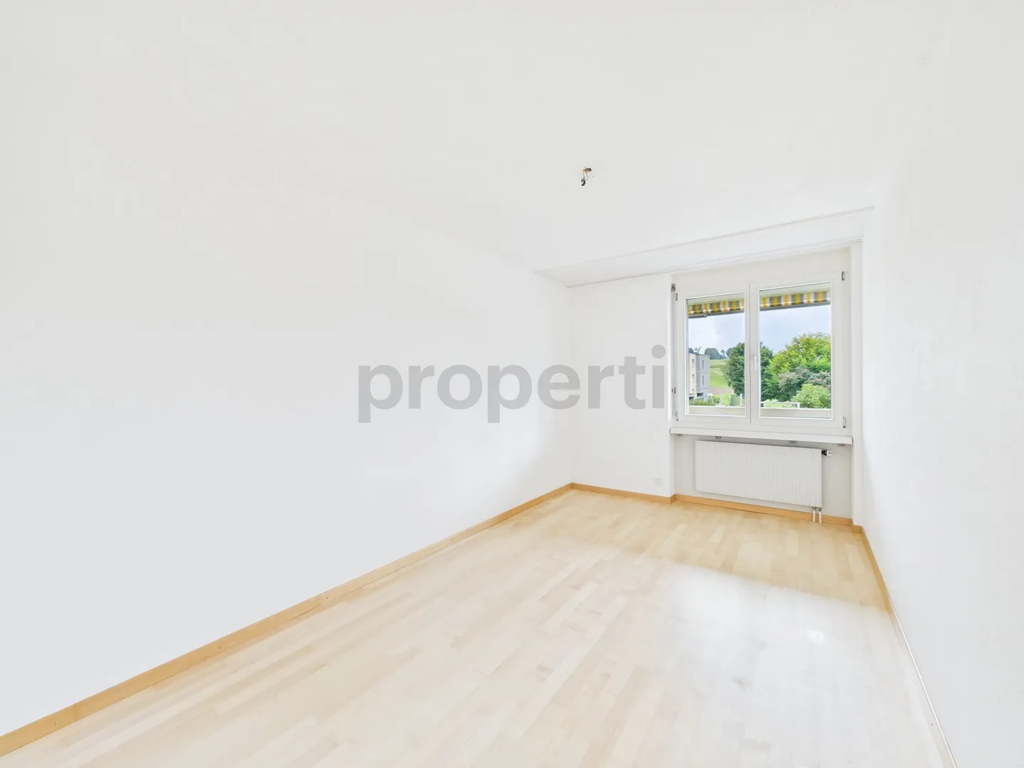 Spacious and bright 5.5-room family apartment in Schwarzenburg - Photo 6 of 13