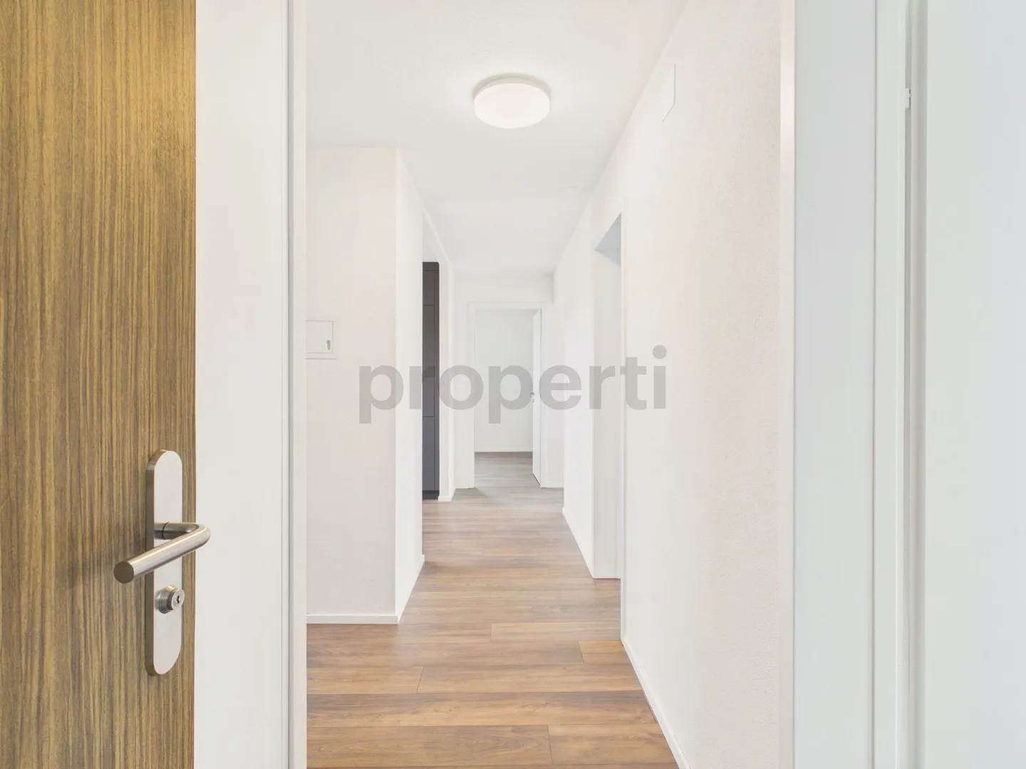 Opportunité unique avec vue sur le lac : appartement de 4,5 pièces avec potentiel à Nottwil - Photo 12 sur 13