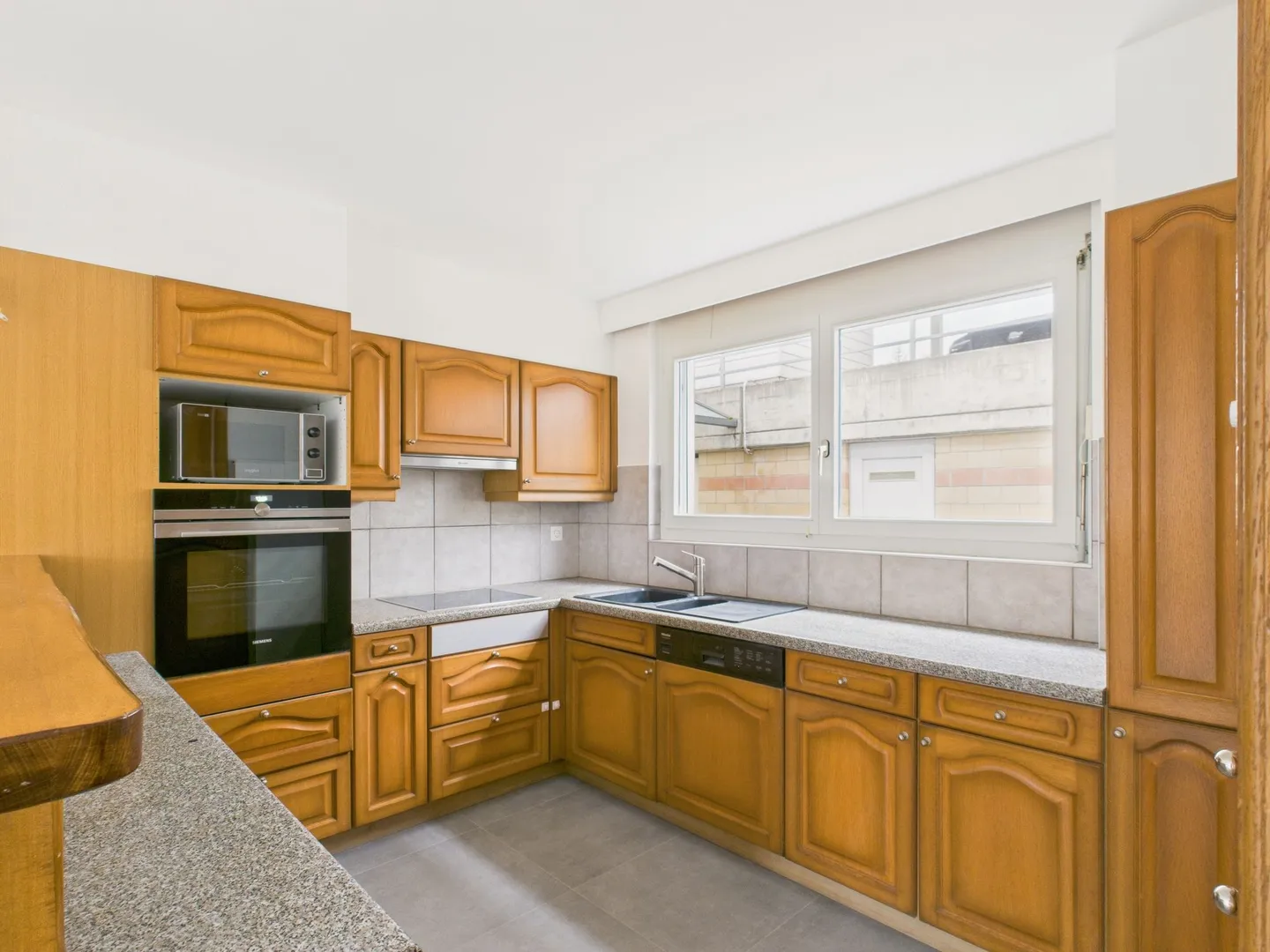 Spacious family townhouse in Cormondrèche - calm, comfort, and large garden - Photo 2 of 11