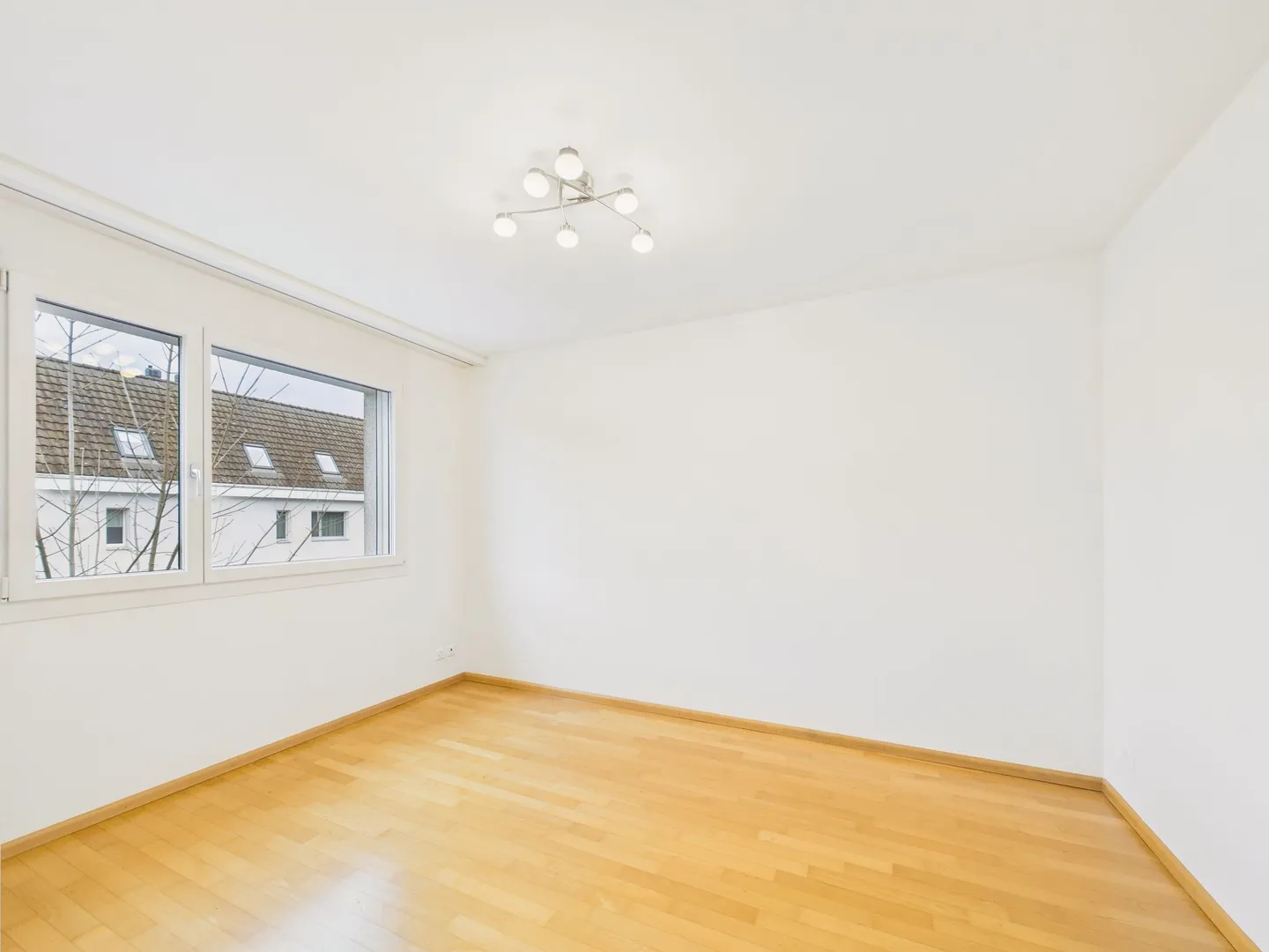 Modern 6.5-Room Single-Family House in Reinach - Photo 5 of 12