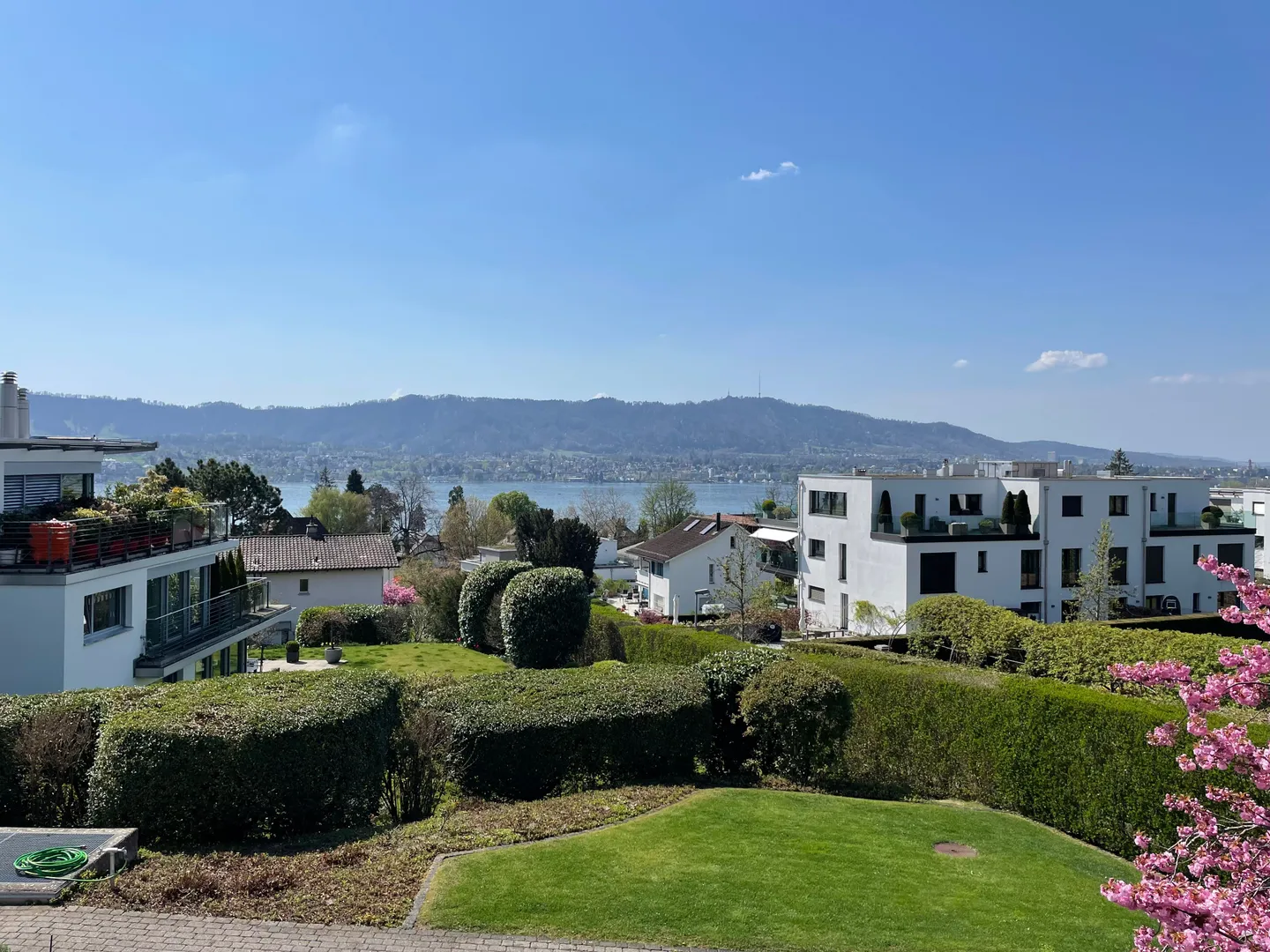 Exklusive 4.5-Zimmer-Terrassenwohnung mit traumhafter Seesicht in Zollikon - Foto 8 von 9