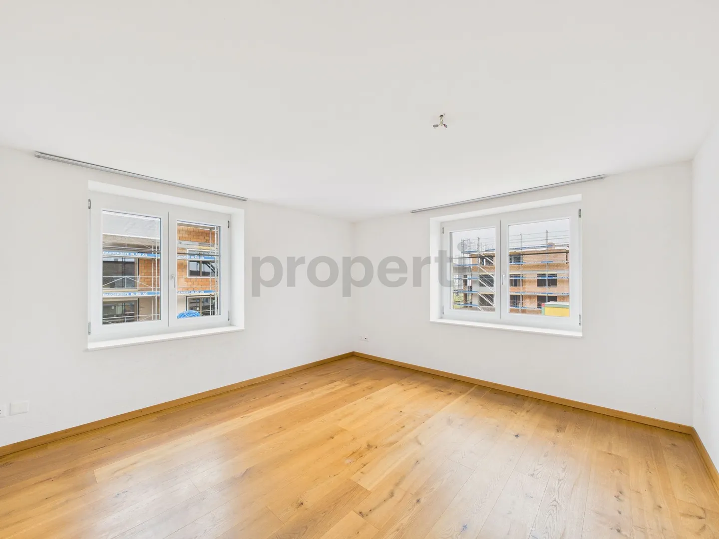 Moderne 4.5-Zimmer-Wohnung mit Balkon in Güttingen - Foto 4 von 10