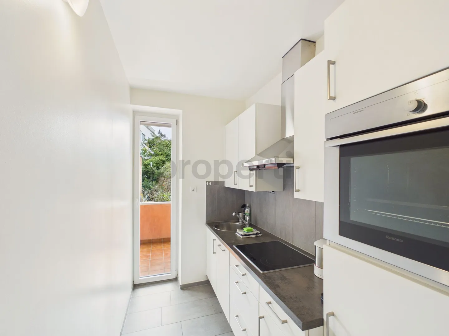 Charming 3.5-room apartment with stylish furnishings in Basel - Photo 4 of 9