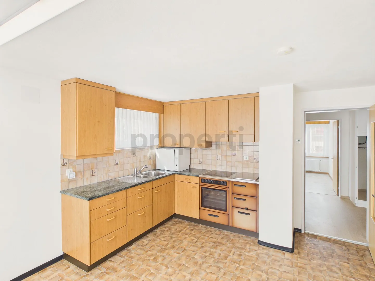 Spacious 5.5-room apartment with balcony, Unterbäch - Photo 2 of 13