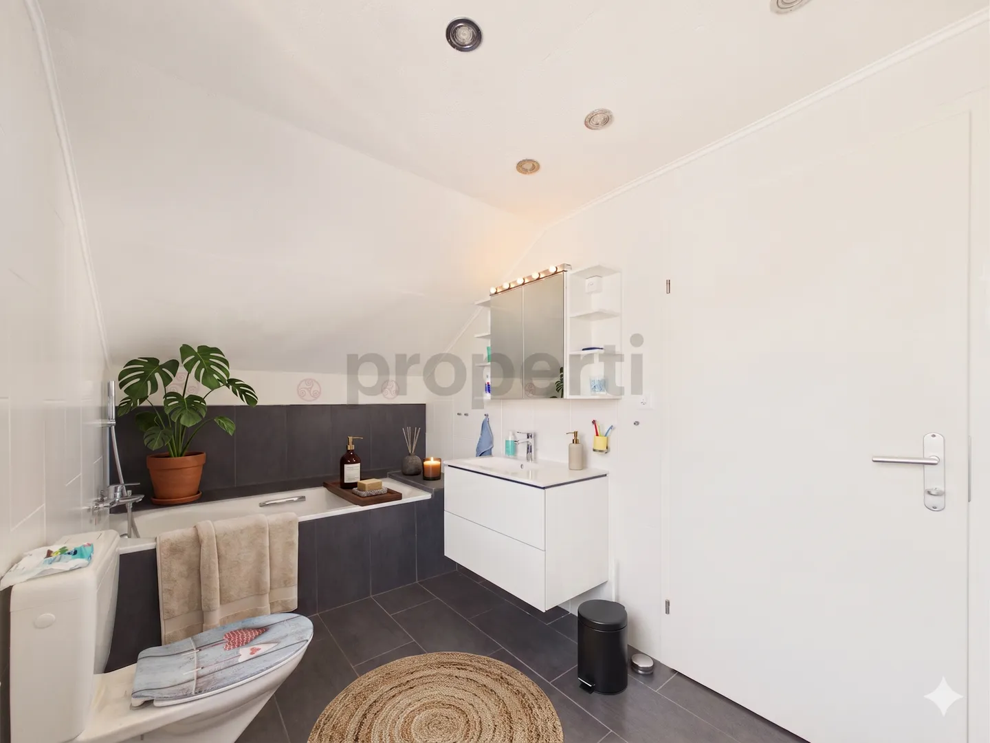 Quiet Family Paradise in Au SG - 7.5-Room Single-Family House with Garden &amp; Plenty of Space - Photo 12 of 13