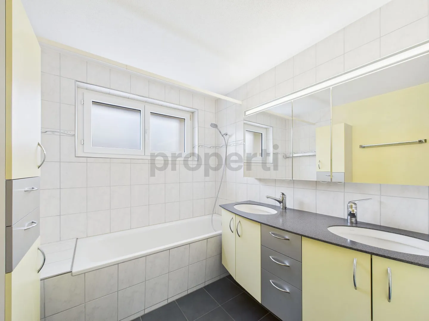 Spacious and bright 5.5-room family apartment in Schwarzenburg - Photo 8 of 13