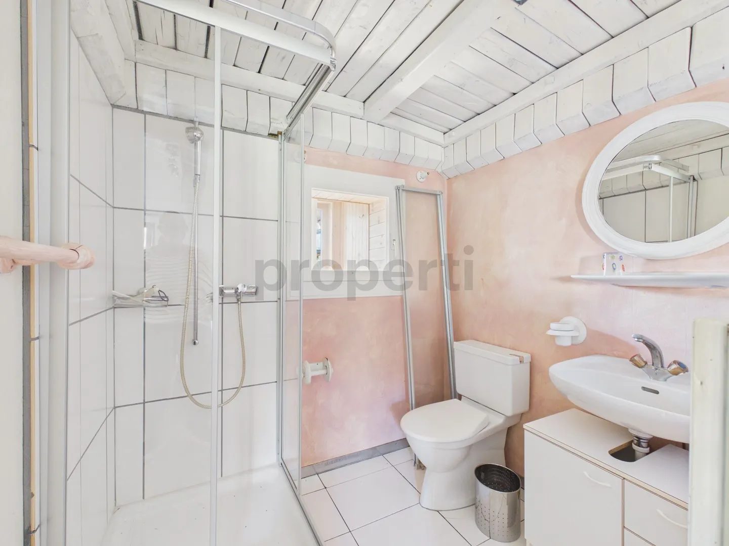 Deux unités de vie séparées, poêles en stéatite confortables et grand atelier sous les combles ! - Photo 12 sur 13