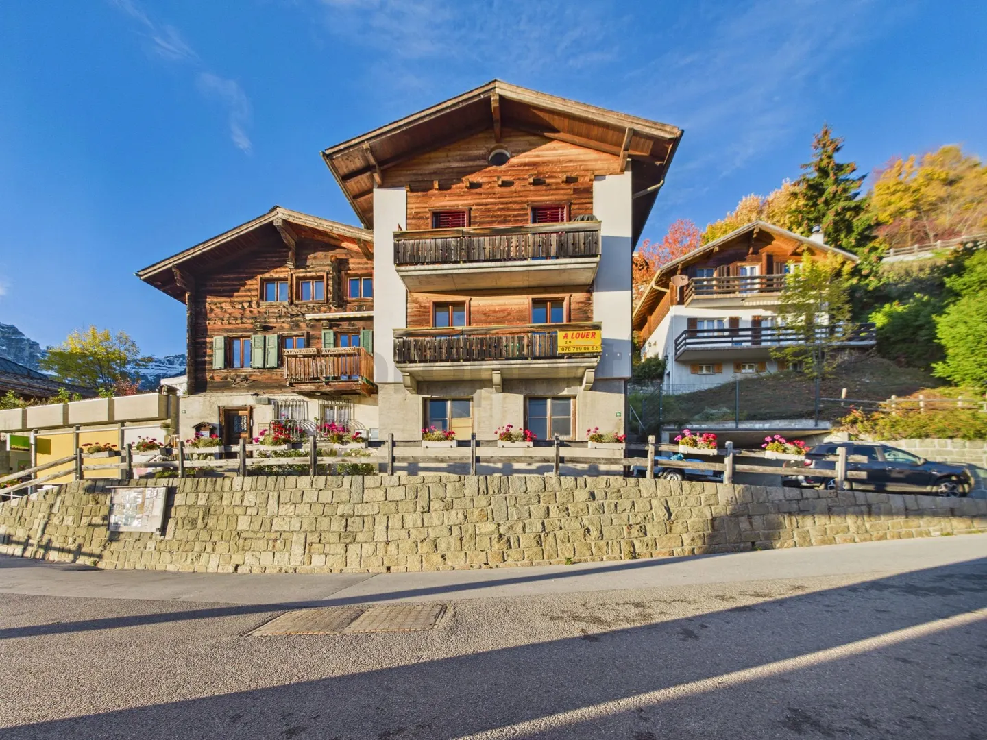 Detached house with two apartments, at the gates of the ski areas! - Photo 1 of 10