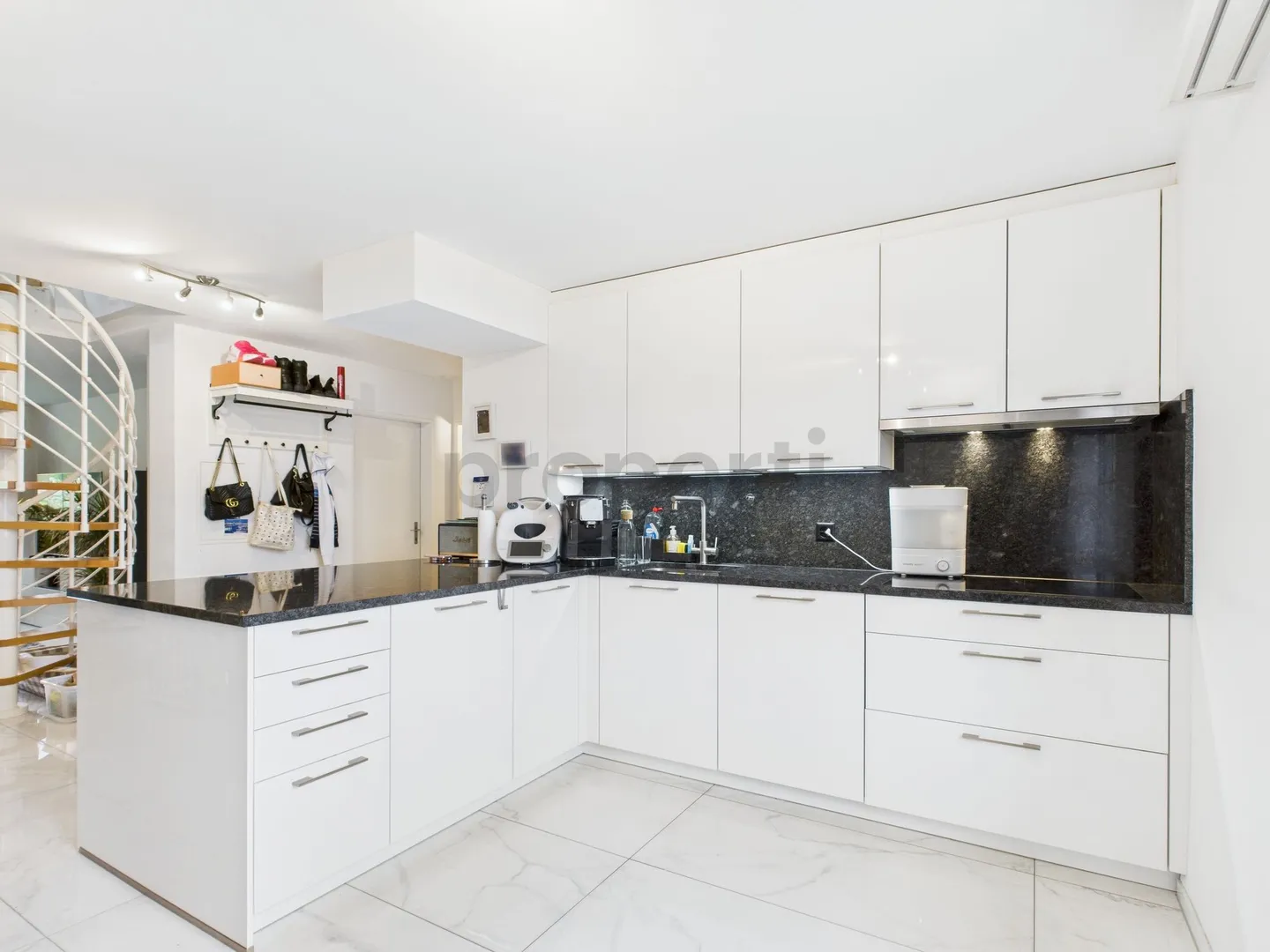 Appartement en duplex exclusif de 4,5 pièces à Wila - Photo 2 sur 11