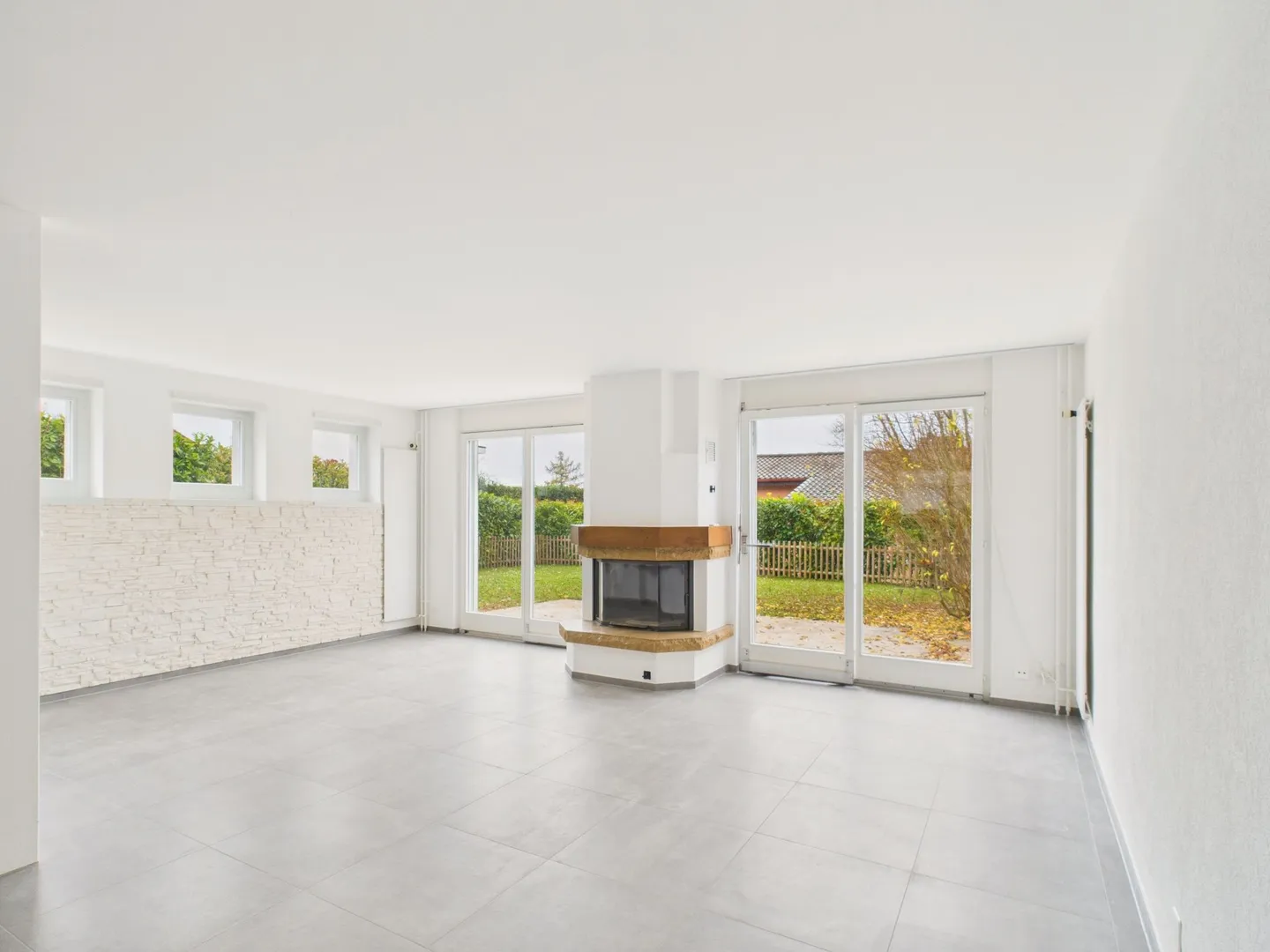 Spacious family townhouse in Cormondrèche - calm, comfort, and large garden - Photo 1 of 11