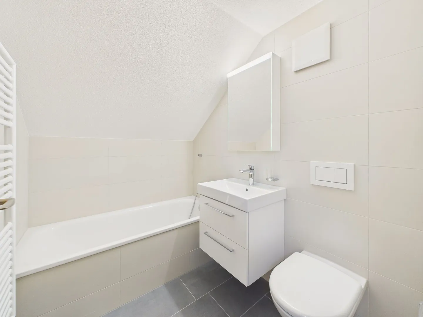 Helle 3.5-Zimmer Dachwohnung in Huttwil - Frisch renoviert! - Photo 9 sur 12