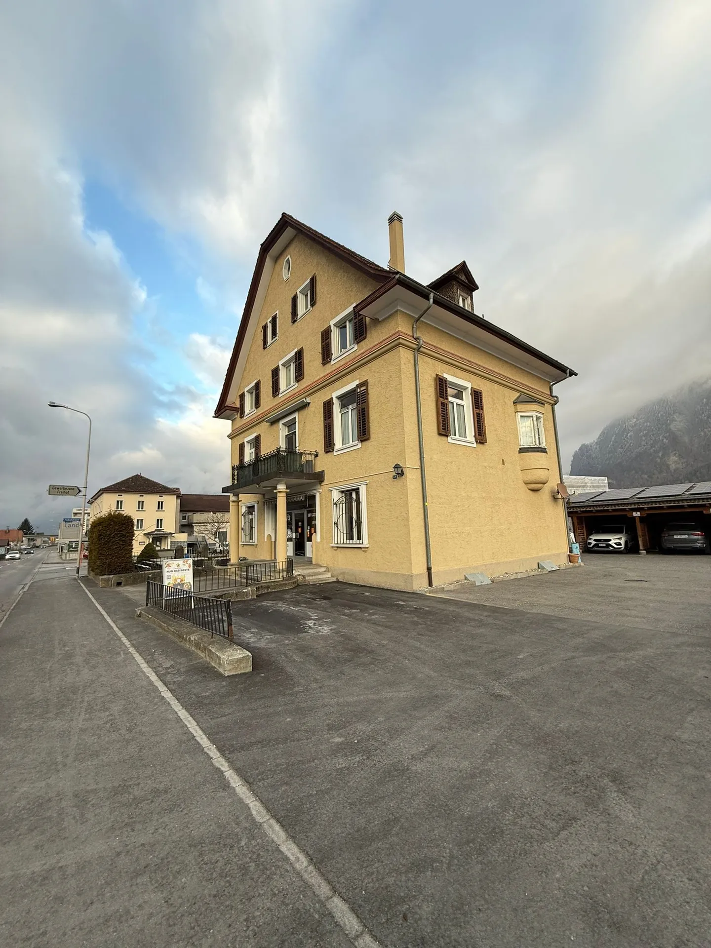 Studio moderno con ristrutturazione di prima classe a Igis - Foto 2 di 5