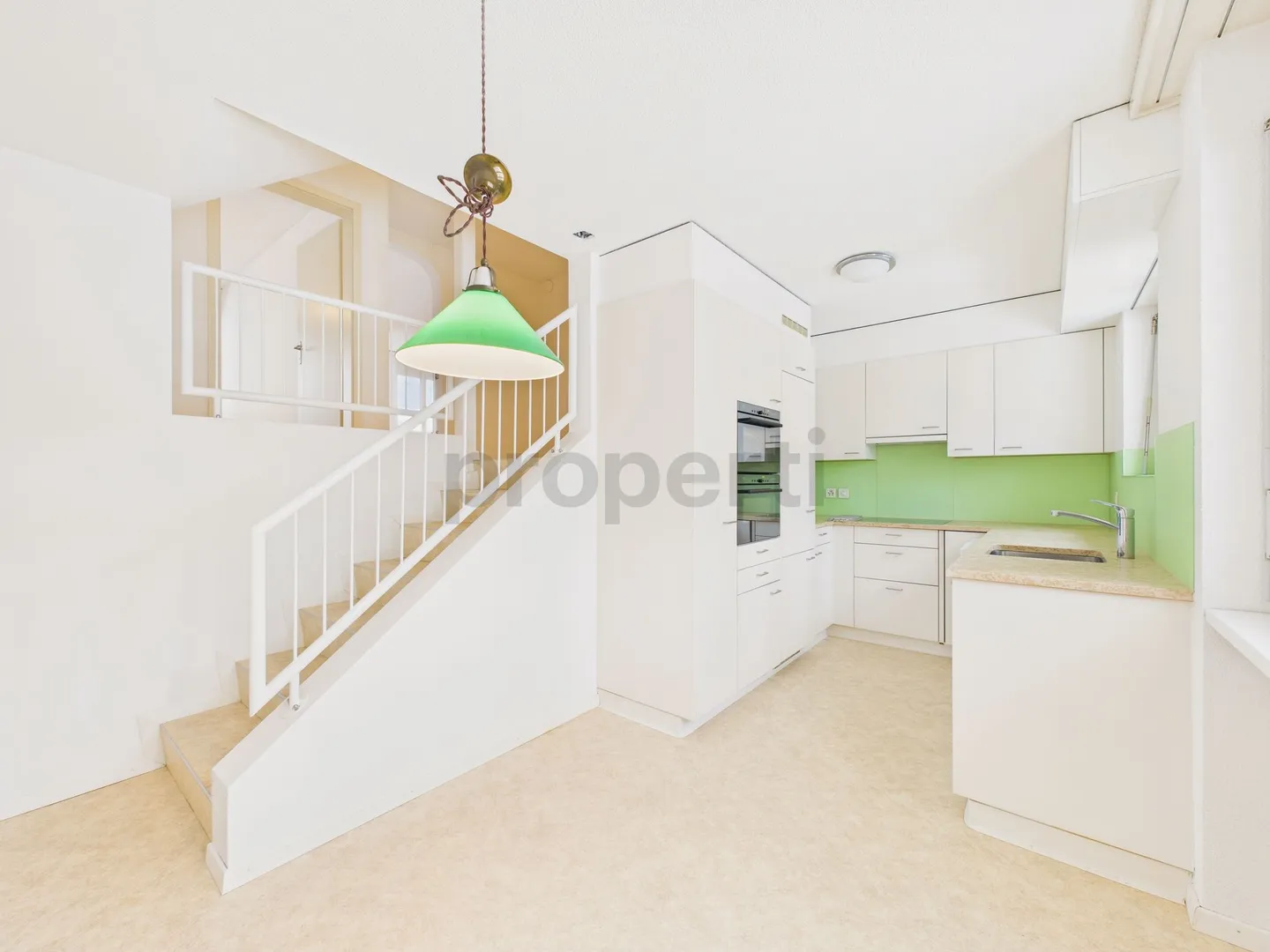 Spacious 4.5 Room Apartment with Garden Terrace in the Desirable St. Gallen District - Photo 4 of 12
