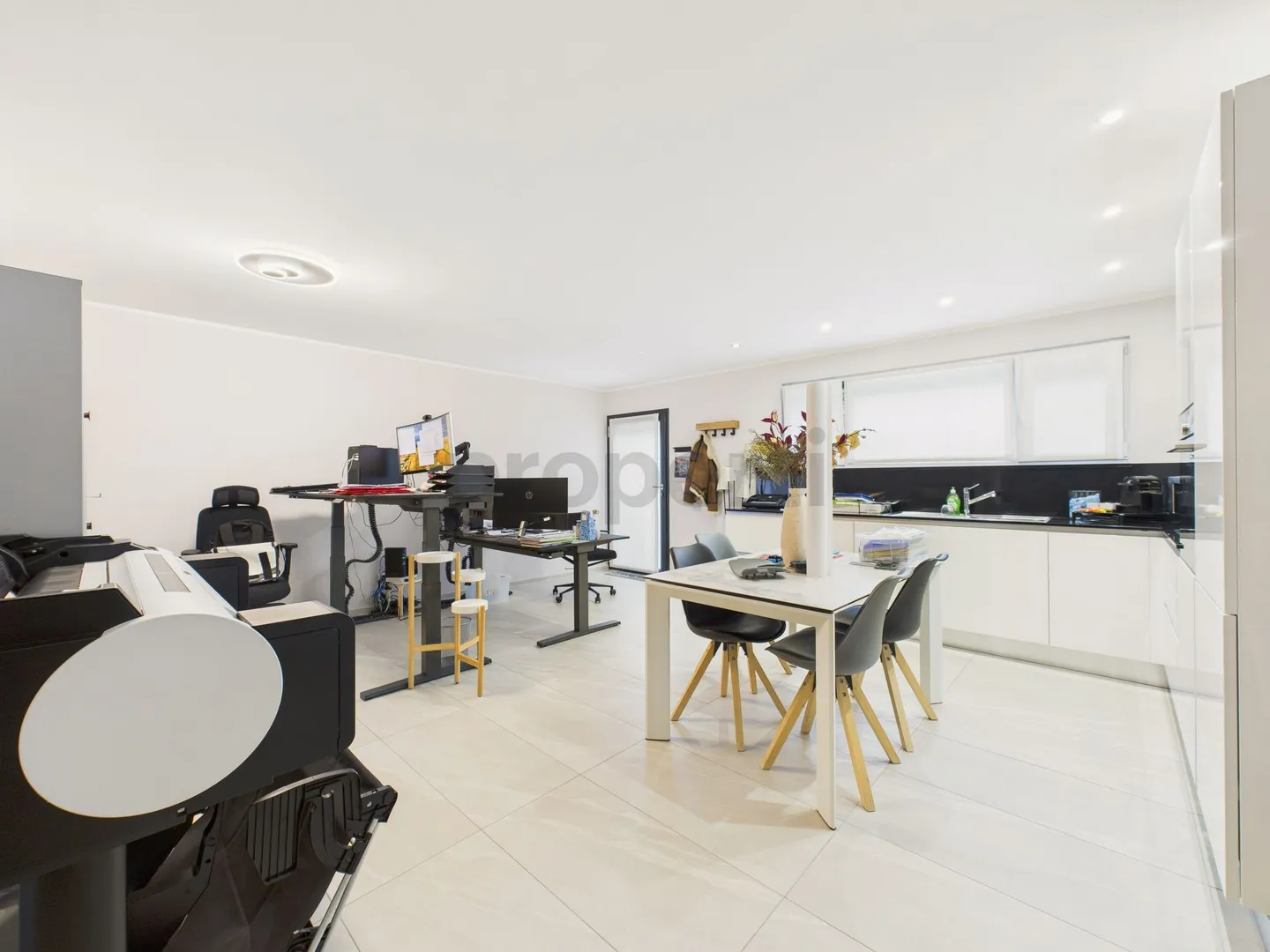 Income-generating building in Claro - 4 apartments in full ownership, gardens, verandas, and excellent location - Photo 4 of 12