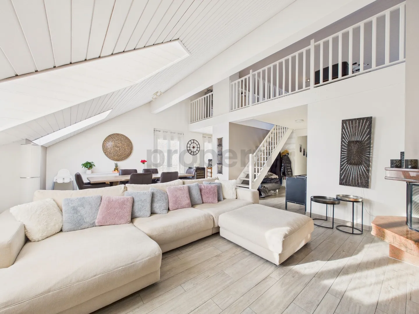 Élégante 4.5 pièces  maisonnette avec balcon ensoleillé à Treycovagnes - Foto 1 di 12