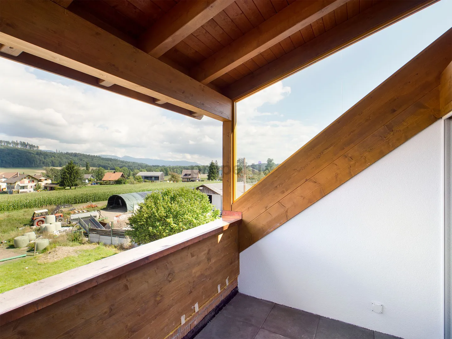 Moderne 3.5-Zimmer-Dachwohnung mit Balkon in Diessbach bei Büren - Photo 8 sur 10
