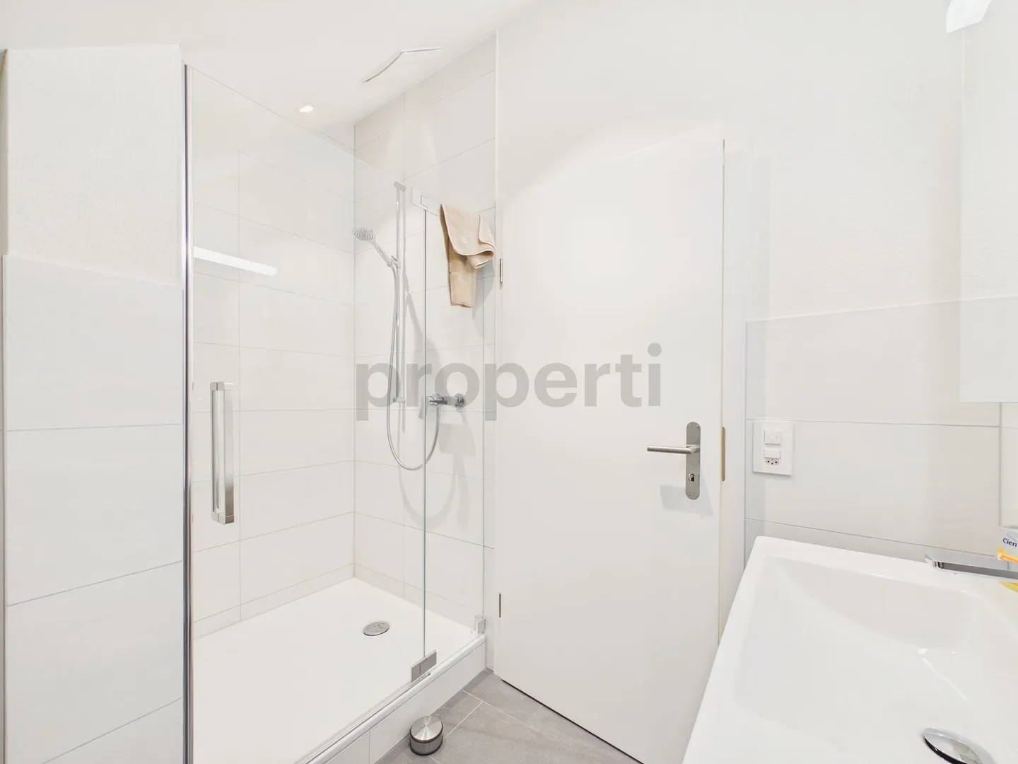 Appartement sous les combles de 2,5 pièces récemment rénové dans un emplacement central à Rudolfstetten-Friedlisberg - Photo 9 sur 11