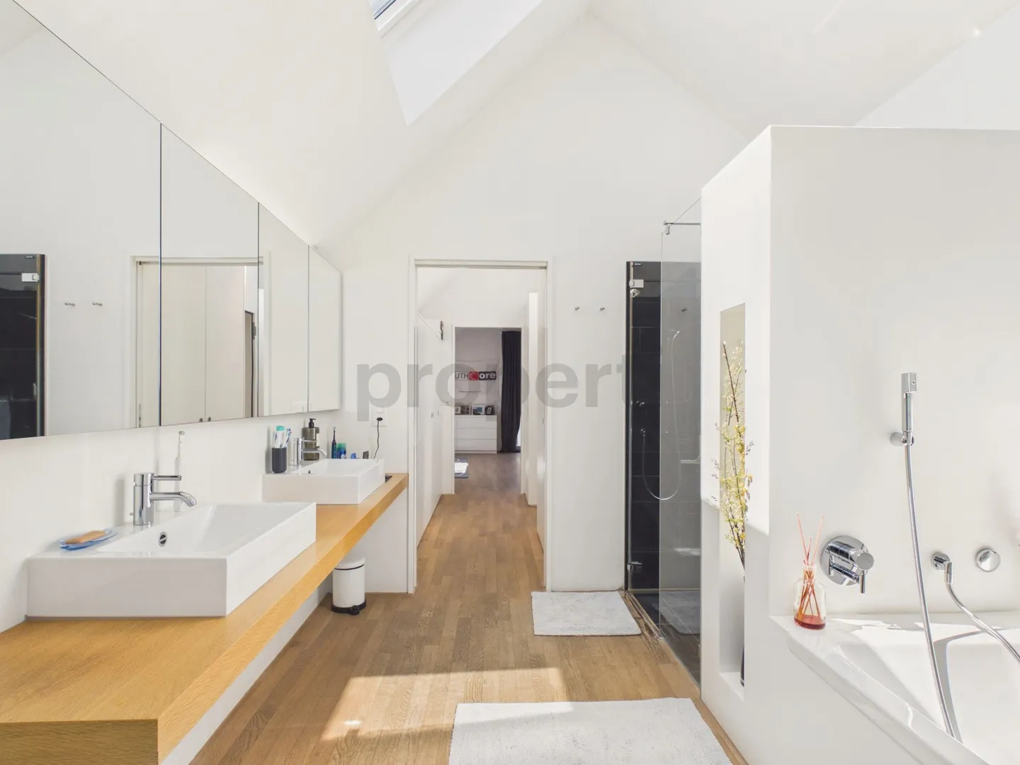 Maison jumelée moderne de 5,5 pièces avec beau jardin à Hirzel - Photo 9 sur 12