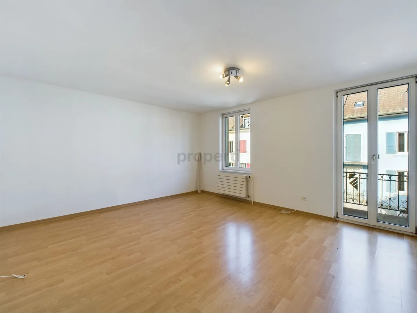Charming 2.5-room apartment in a central location - Photo 1 of 6