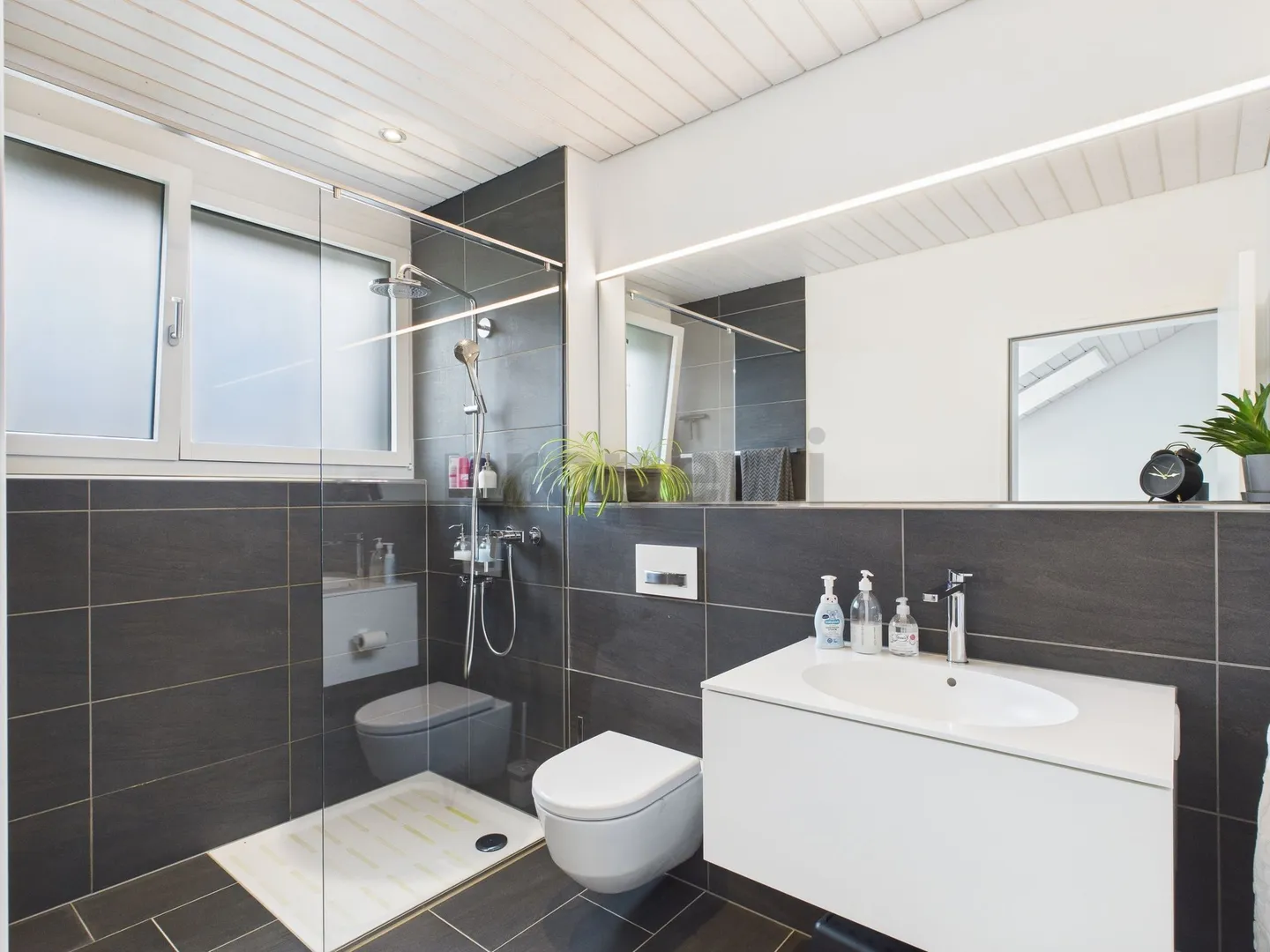 Modern 5.5-room penthouse apartment in Erlinsbach with beautiful terrace where you can enjoy the evening sun - Photo 9 of 11